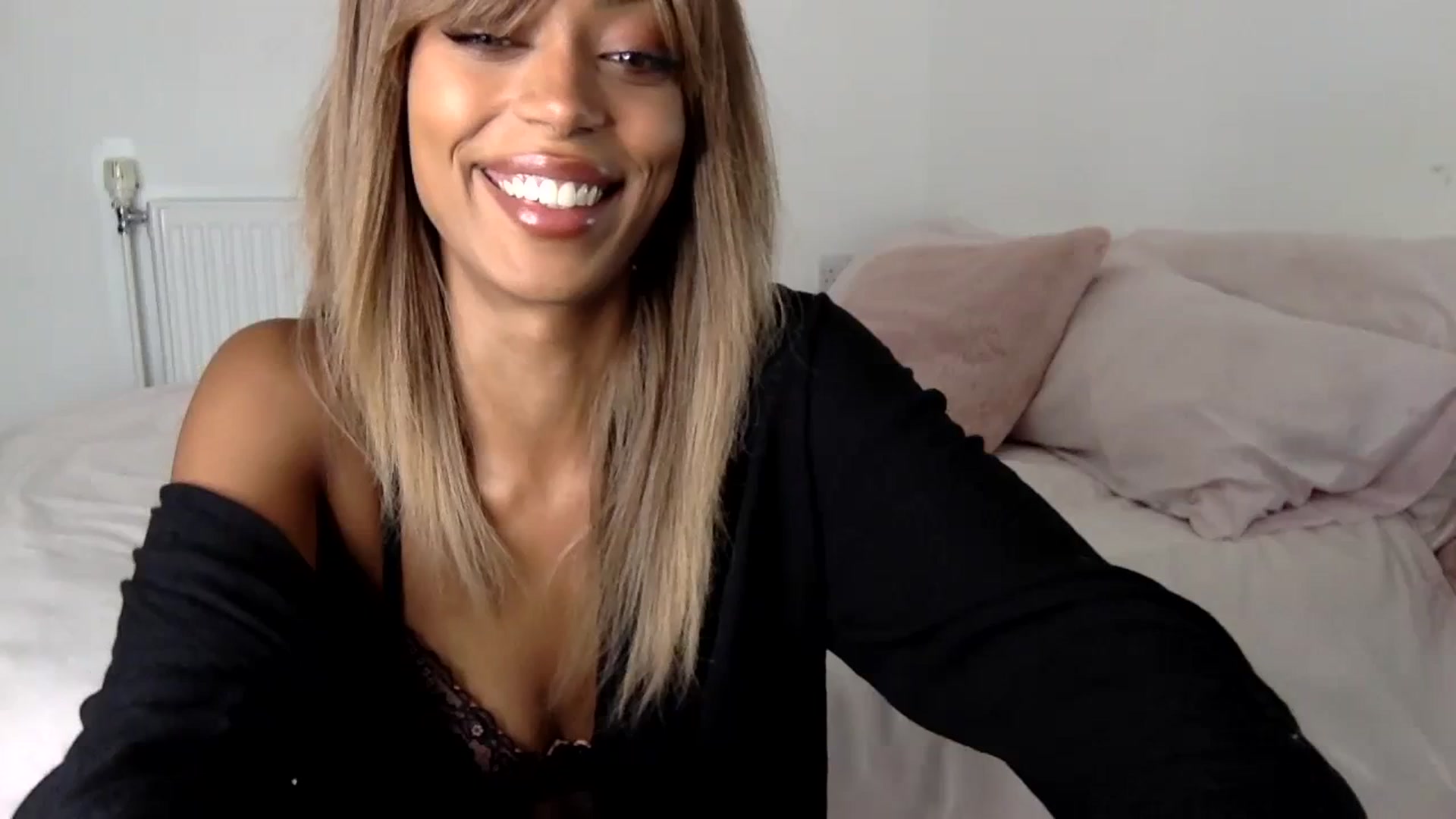 Gallery image thumbnail from MissLuna22's myfreecams stream on, 11/07/2023, 12:56 image 17 of 20
