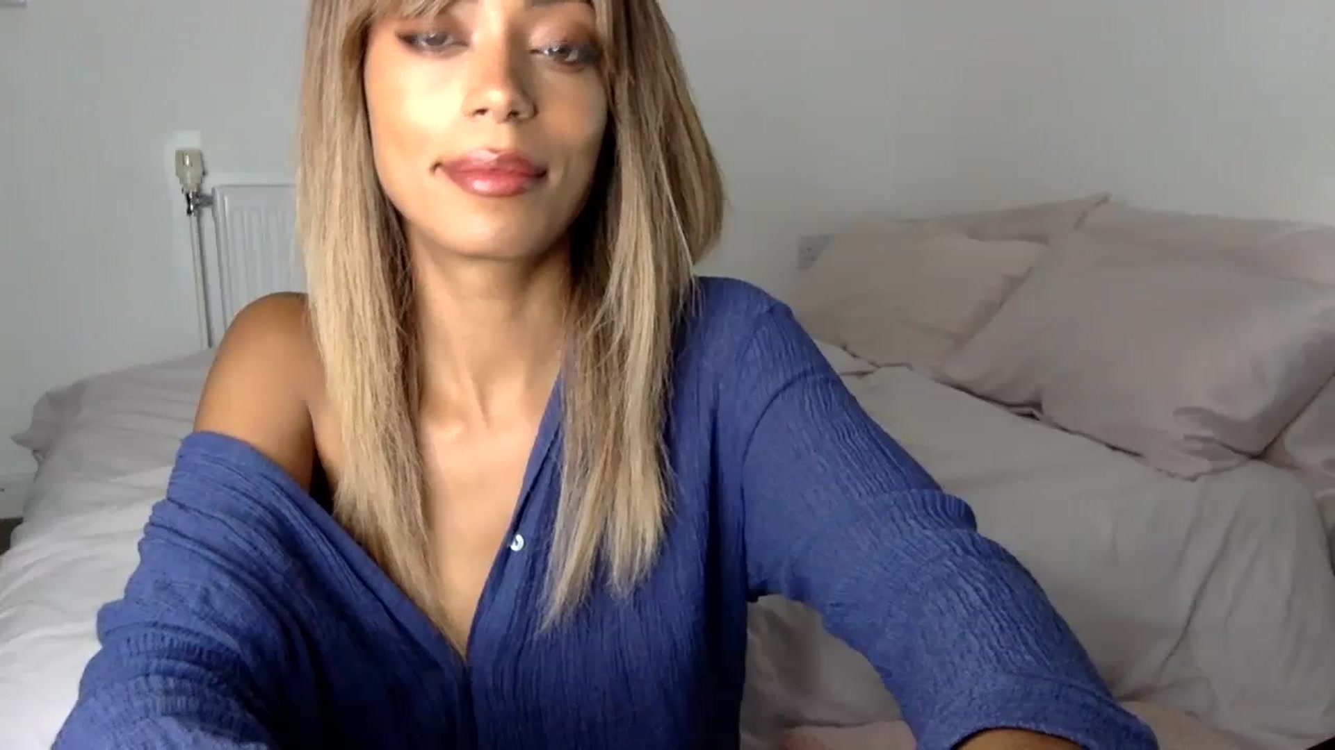 Gallery image thumbnail from MissLuna22's myfreecams stream on, 11/27/2023, 12:57 image 15 of 20