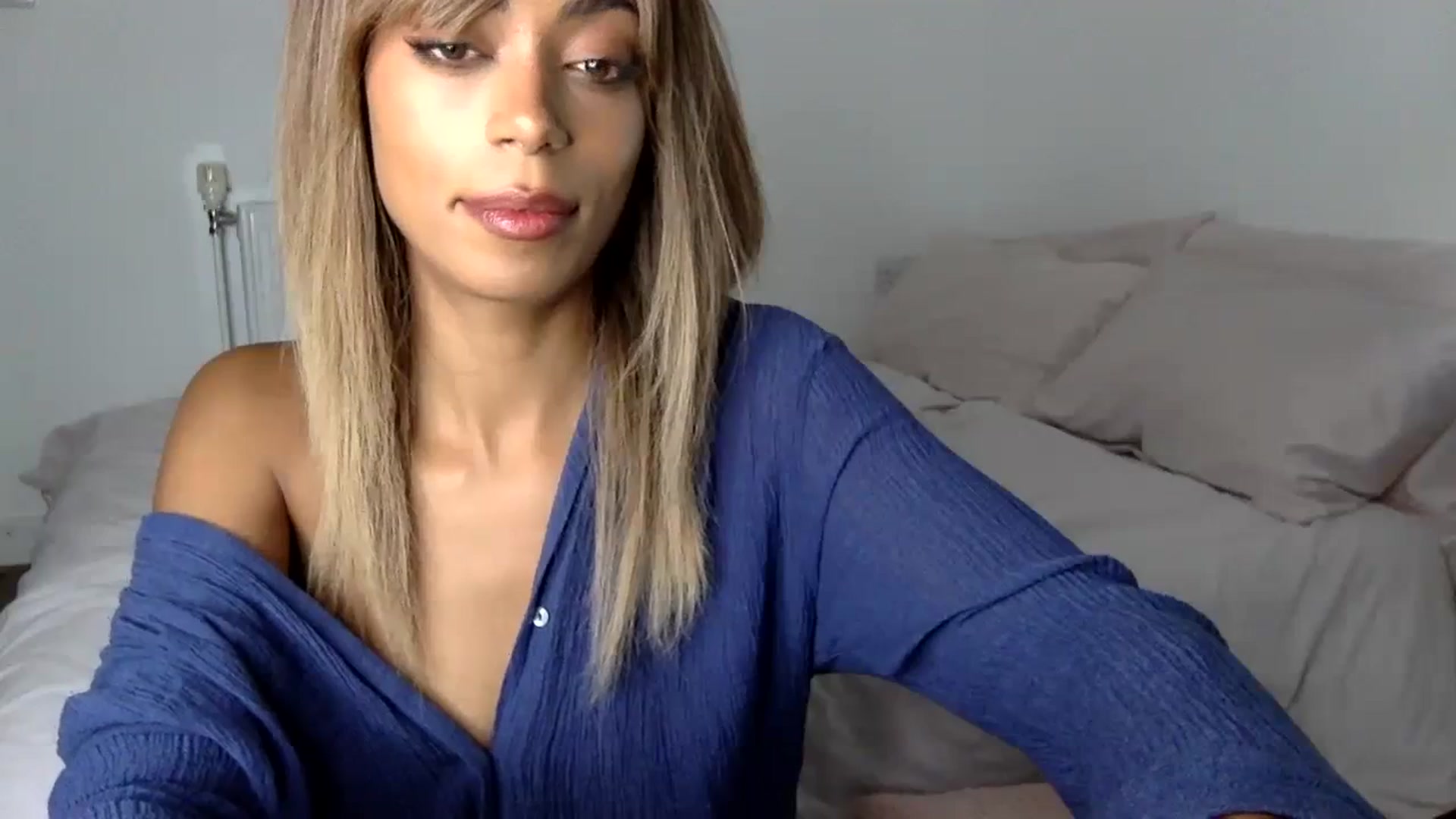 Gallery image thumbnail from MissLuna22's myfreecams stream on, 11/27/2023, 12:57 image 19 of 20