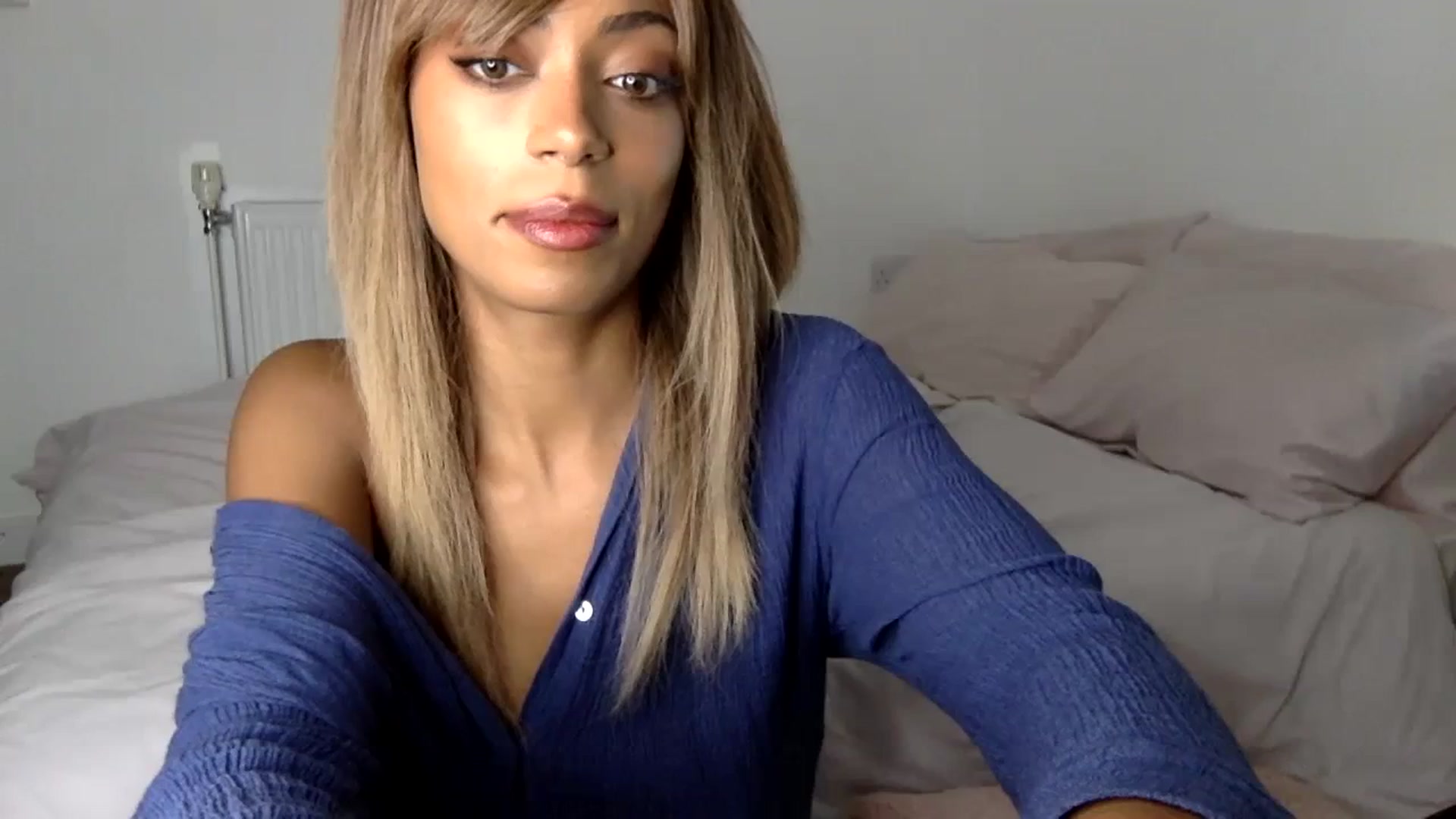 Gallery image thumbnail from MissLuna22's myfreecams stream on, 11/27/2023, 12:57 image 16 of 20
