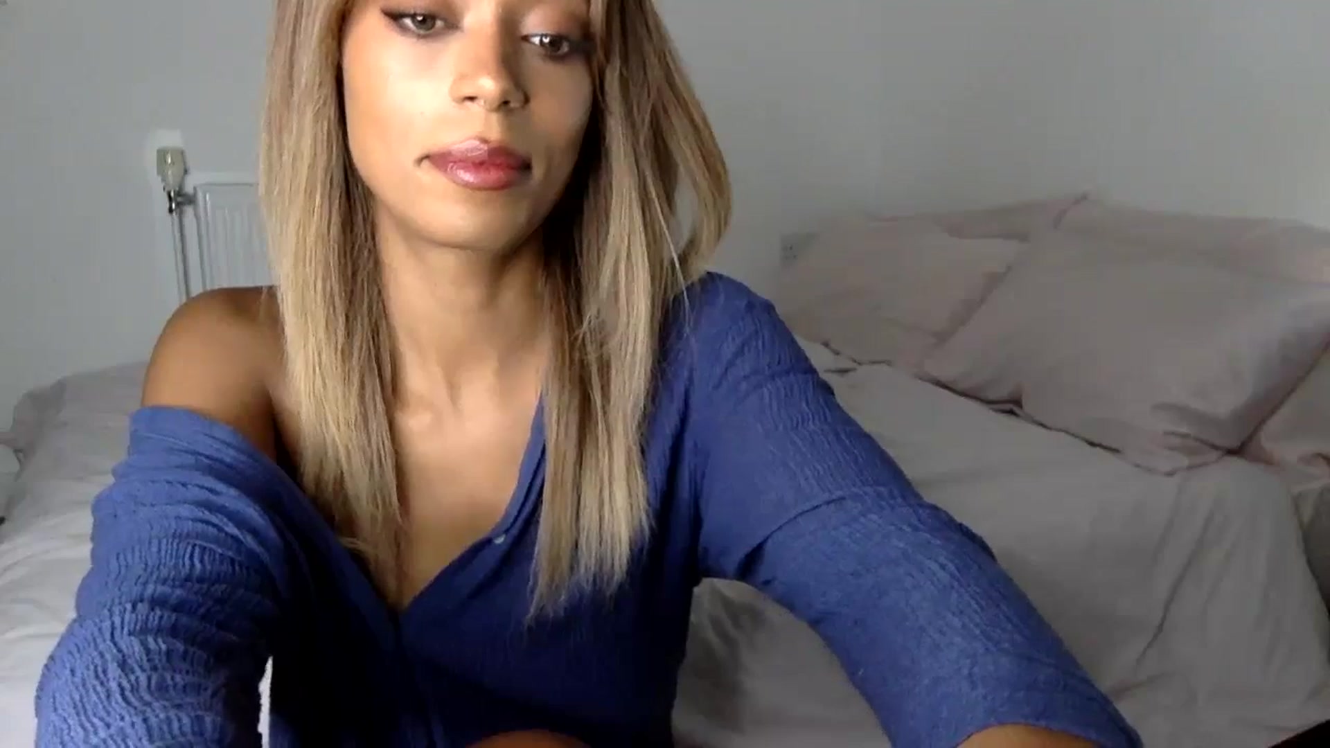 Gallery image thumbnail from MissLuna22's myfreecams stream on, 11/27/2023, 12:57 image 2 of 20