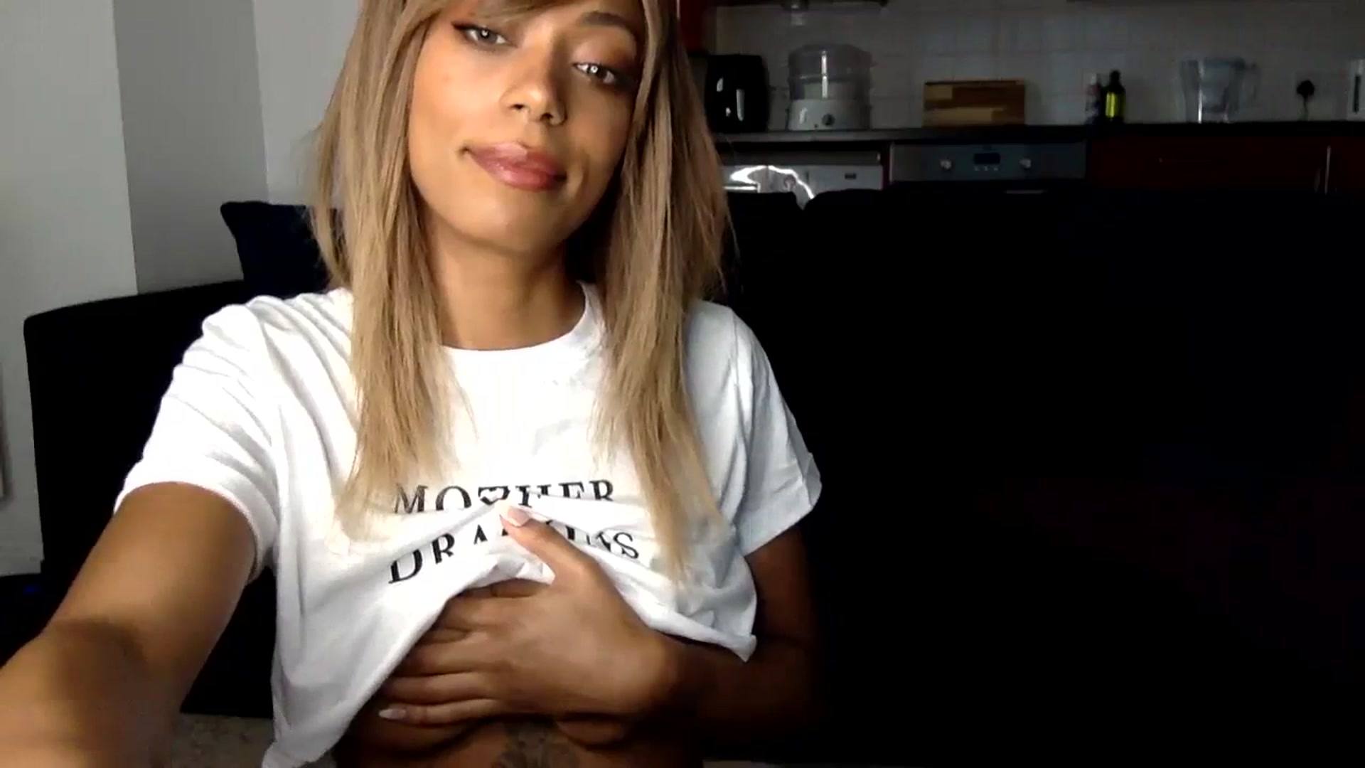 Gallery image thumbnail from MissLuna22's myfreecams stream on, 12/18/2023, 13:43 image 11 of 20