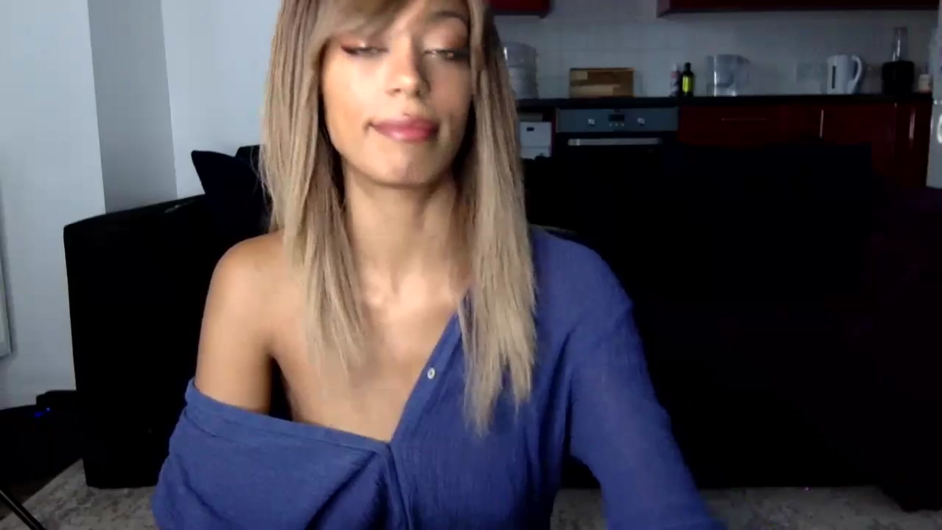Gallery image thumbnail from MissLuna22's myfreecams stream on, 12/19/2023, 14:04 image 2 of 20