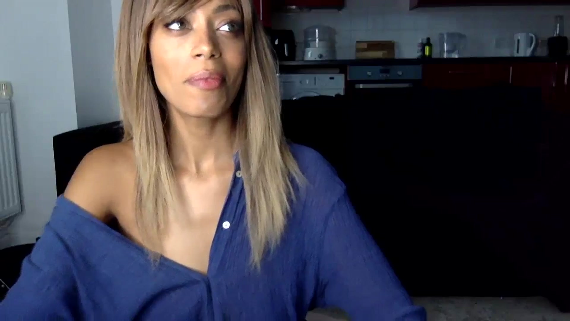 Gallery image thumbnail from MissLuna22's myfreecams stream on, 12/19/2023, 14:04 image 19 of 20