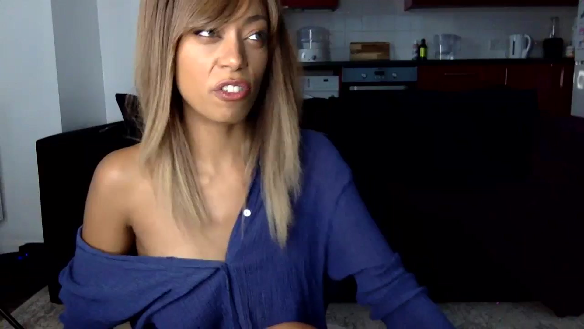 Gallery image thumbnail from MissLuna22's myfreecams stream on, 12/19/2023, 14:04 image 8 of 20