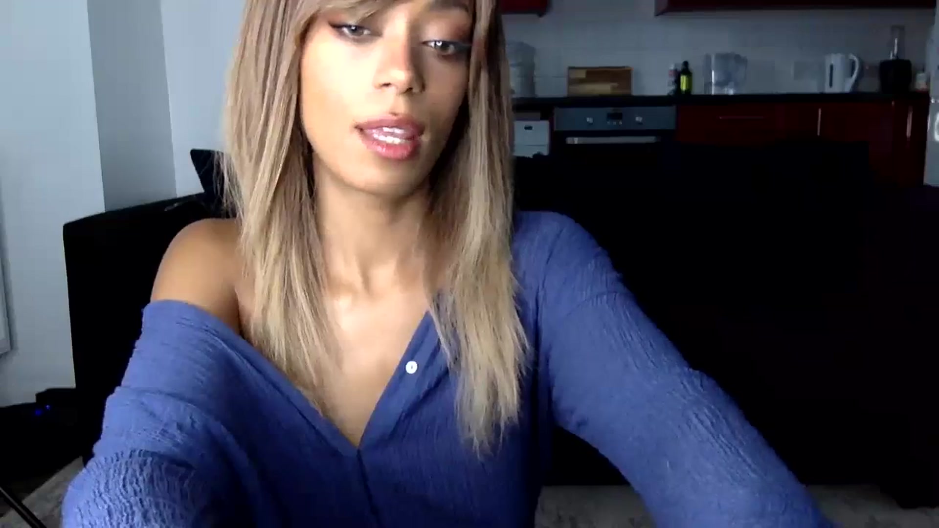 Gallery image thumbnail from MissLuna22's myfreecams stream on, 12/19/2023, 14:04 image 3 of 20