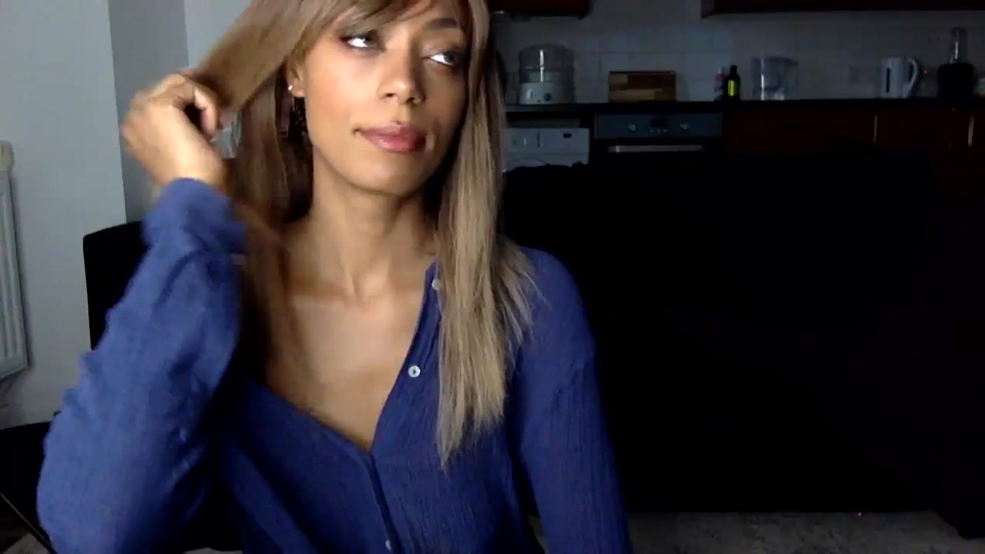Gallery image thumbnail from MissLuna22's myfreecams stream on, 12/19/2023, 14:04 image 16 of 20
