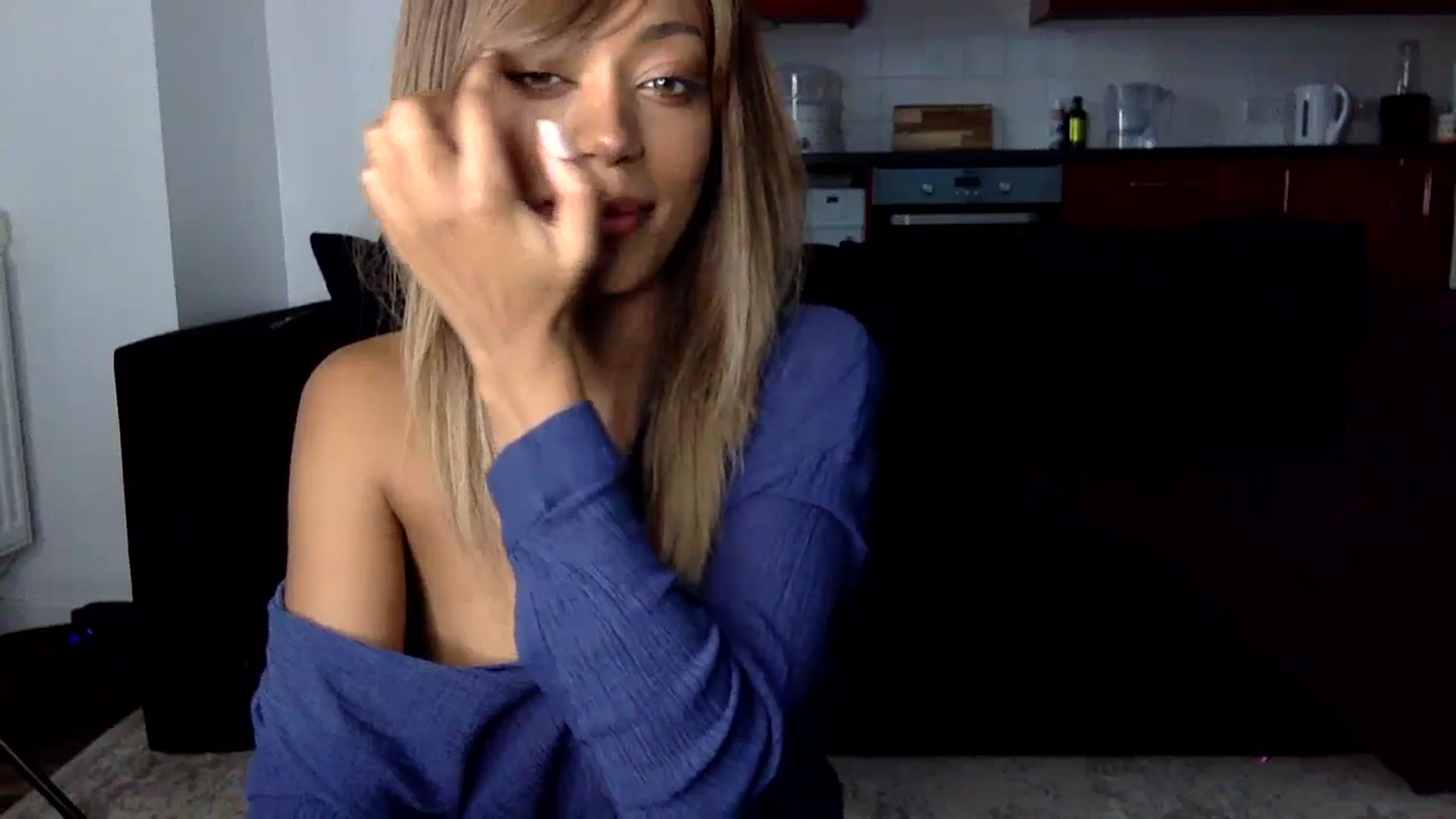 Gallery image thumbnail from MissLuna22's myfreecams stream on, 12/19/2023, 14:04 image 9 of 20