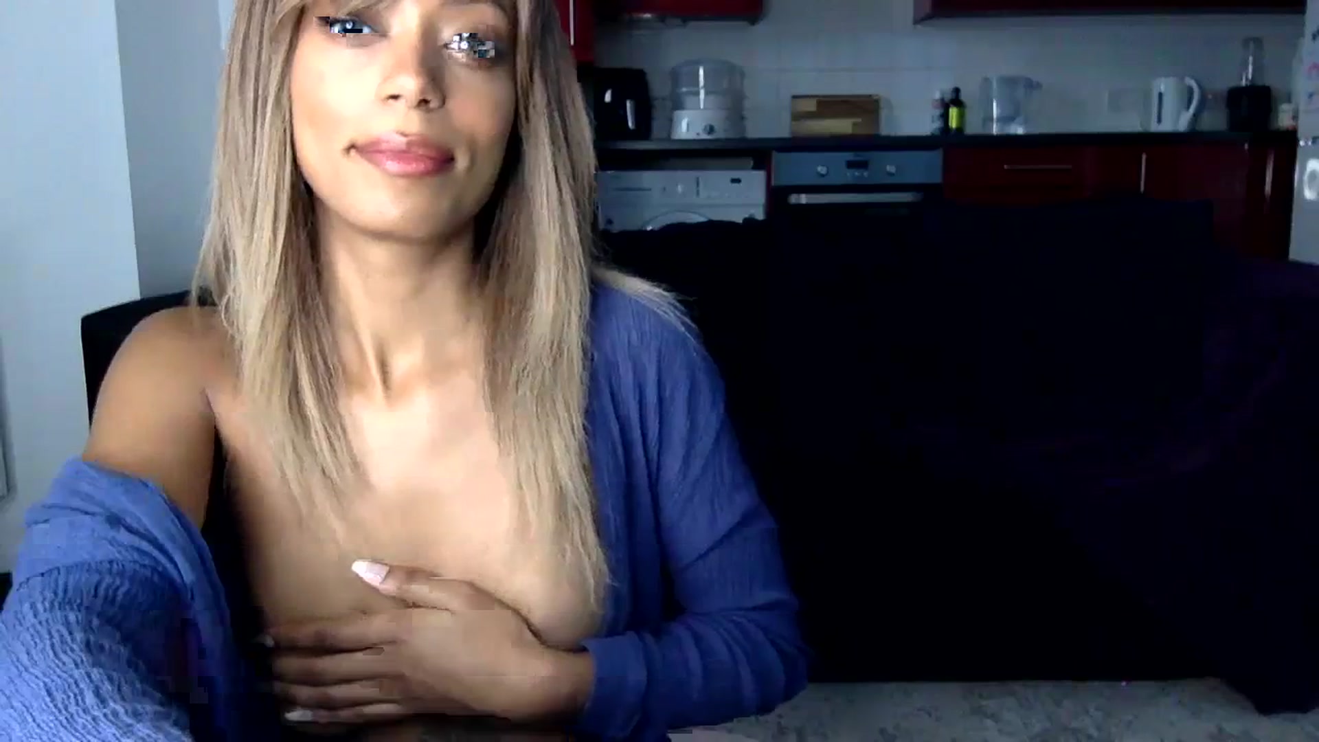 Gallery image thumbnail from MissLuna22's myfreecams stream on, 12/19/2023, 14:04 image 7 of 20