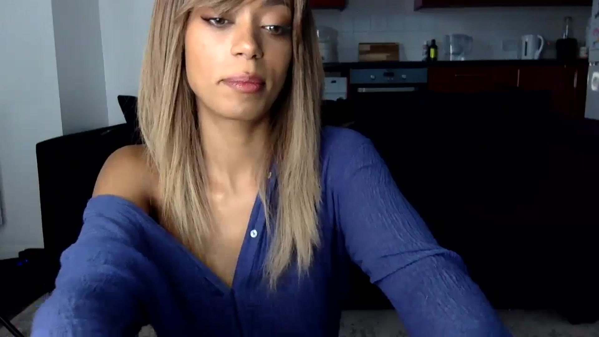 Gallery image thumbnail from MissLuna22's myfreecams stream on, 12/19/2023, 14:04 image 5 of 20