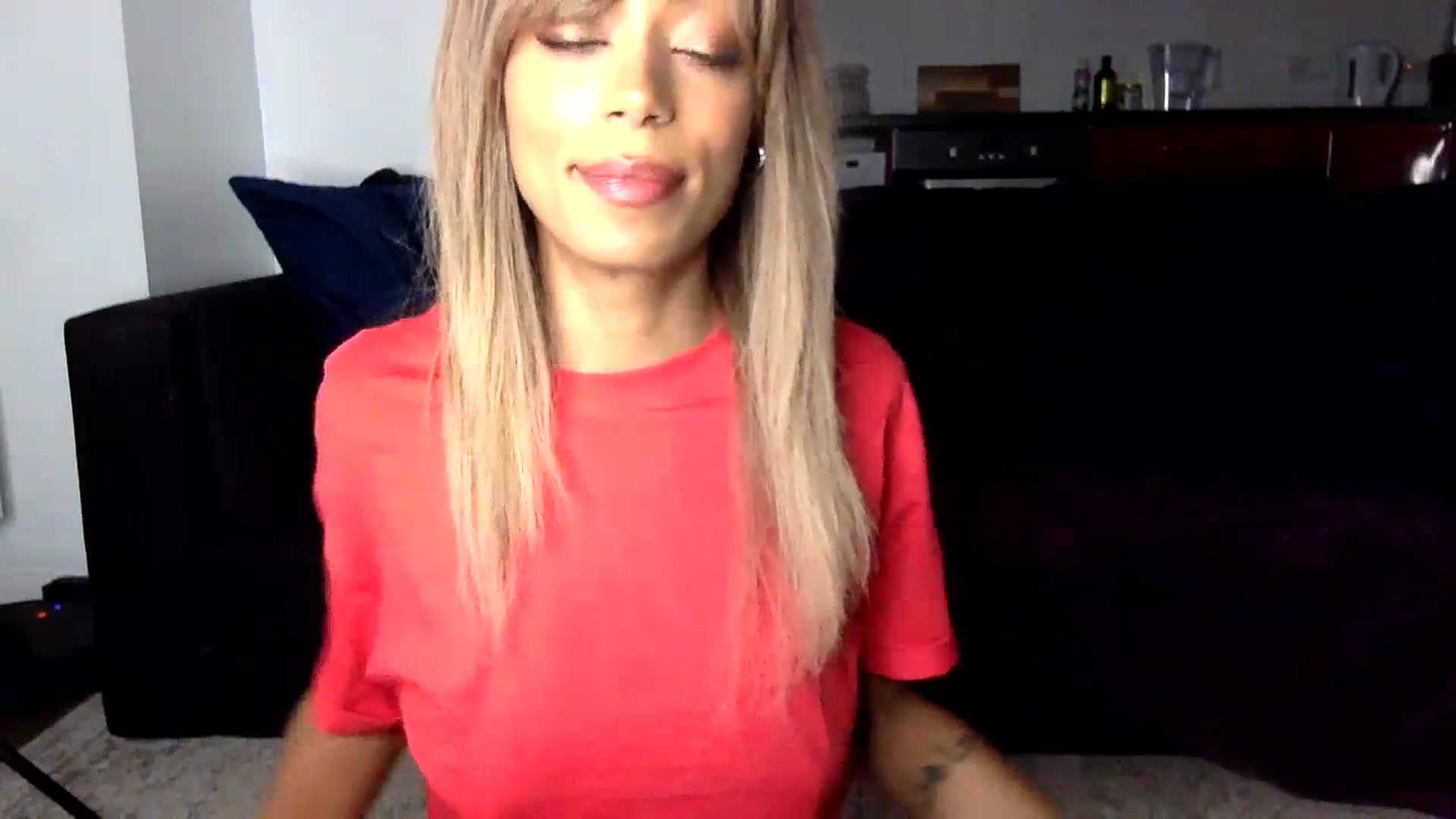 Gallery image thumbnail from MissLuna22's myfreecams stream on, 12/27/2023, 16:06 image 13 of 20