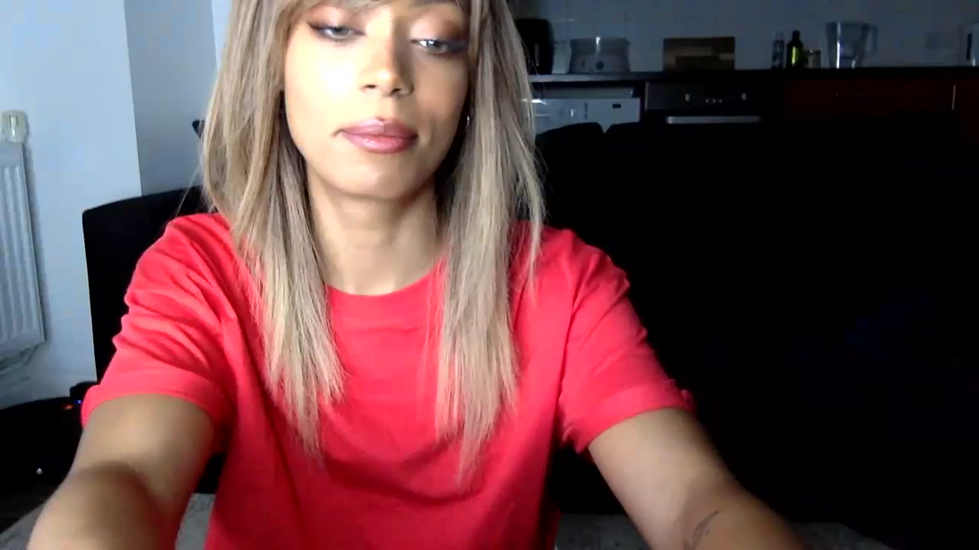 Gallery image thumbnail from MissLuna22's myfreecams stream on, 12/27/2023, 17:09 image 13 of 20