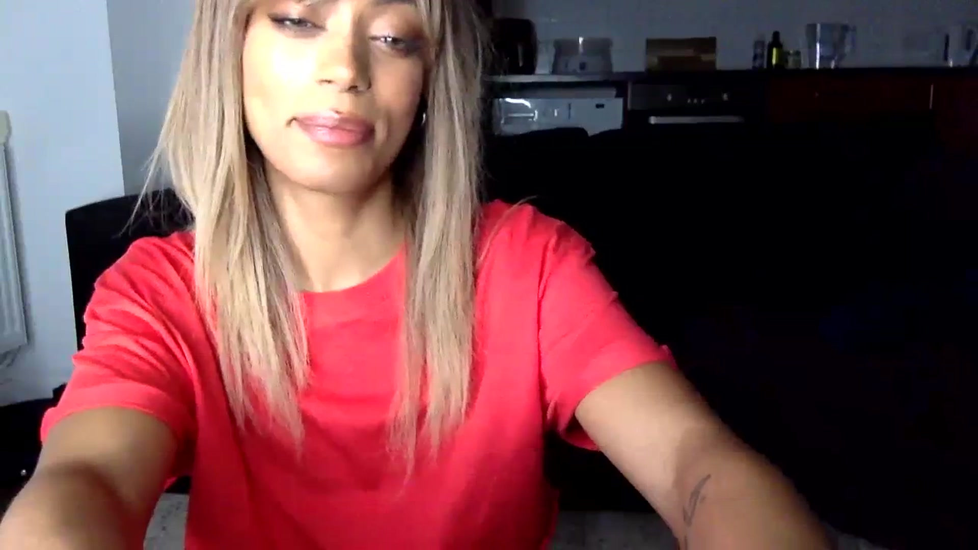 Gallery image thumbnail from MissLuna22's myfreecams stream on, 12/27/2023, 18:02 image 3 of 20