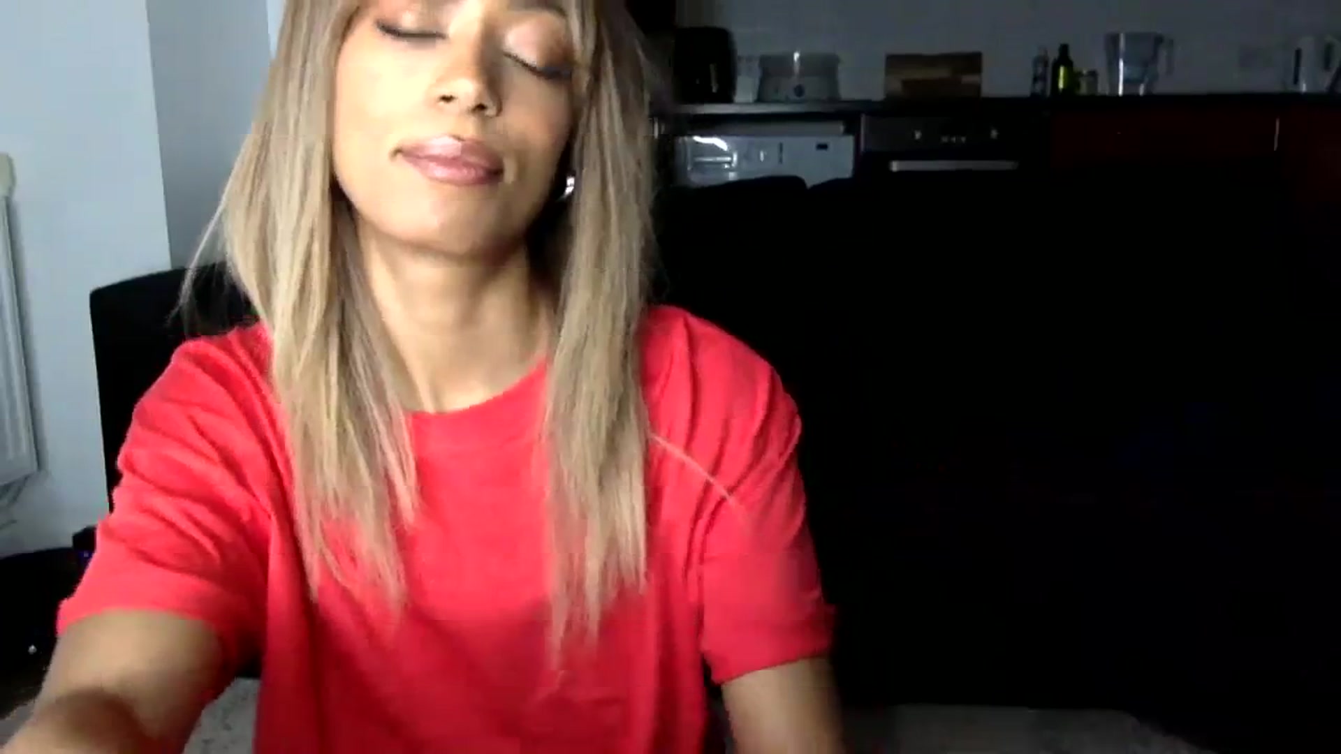 Gallery image thumbnail from MissLuna22's myfreecams stream on, 12/27/2023, 18:02 image 12 of 20