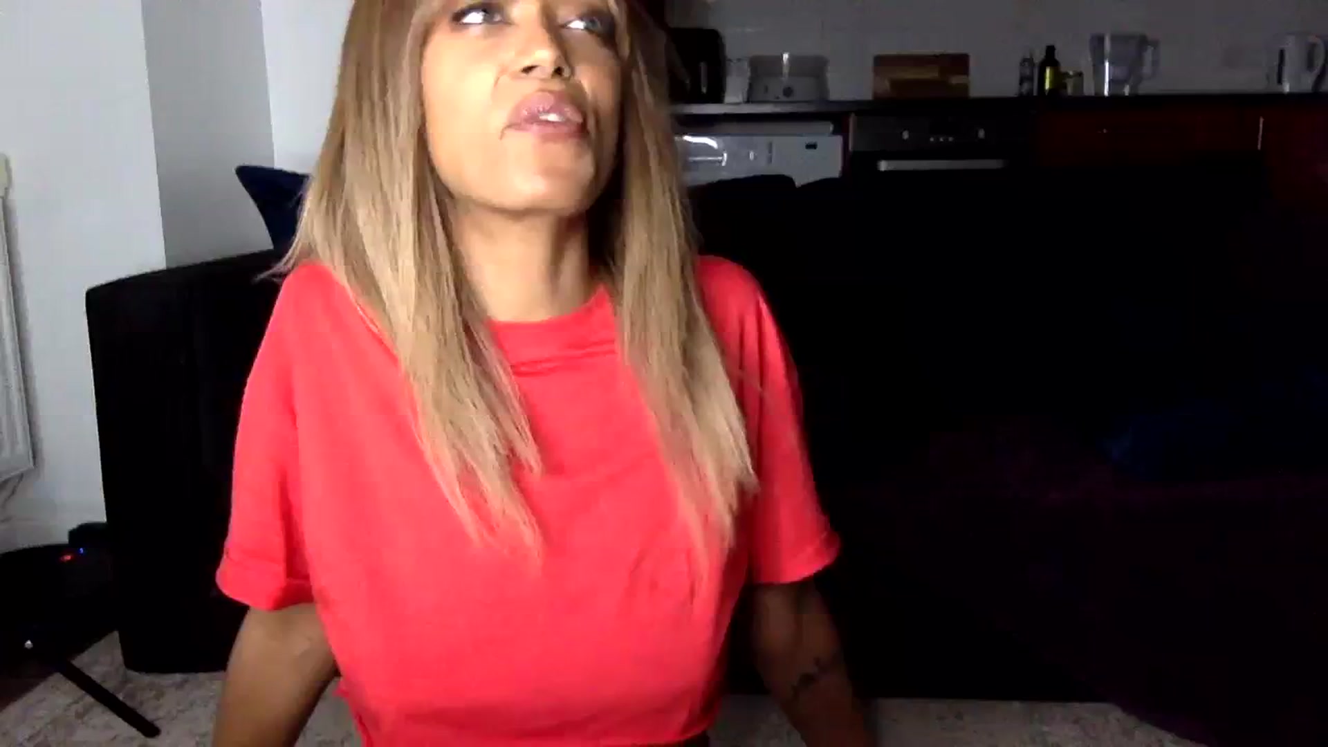 Gallery image thumbnail from MissLuna22's myfreecams stream on, 12/27/2023, 18:16 image 3 of 20