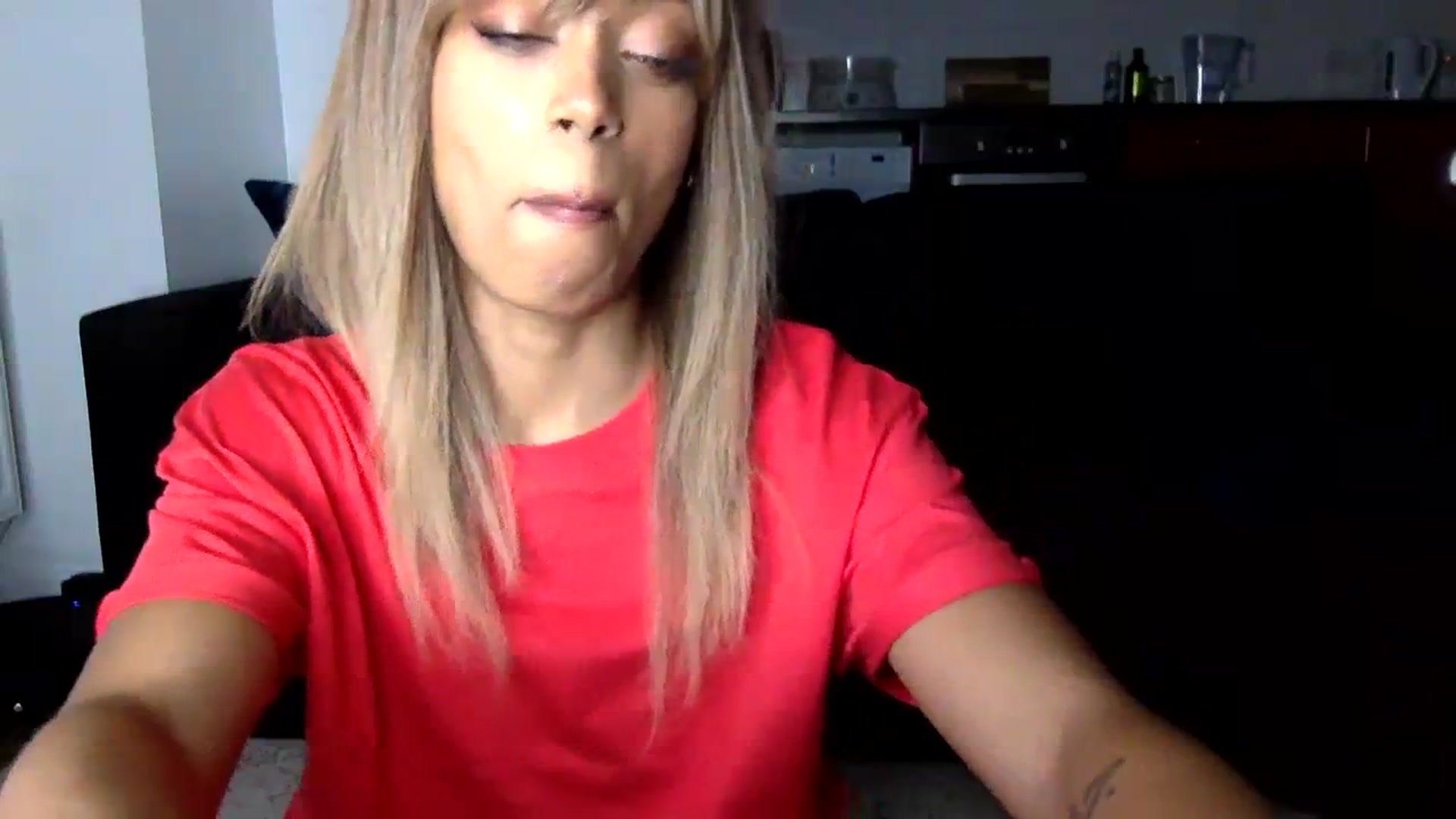Gallery image thumbnail from MissLuna22's myfreecams stream on, 12/27/2023, 18:16 image 6 of 20