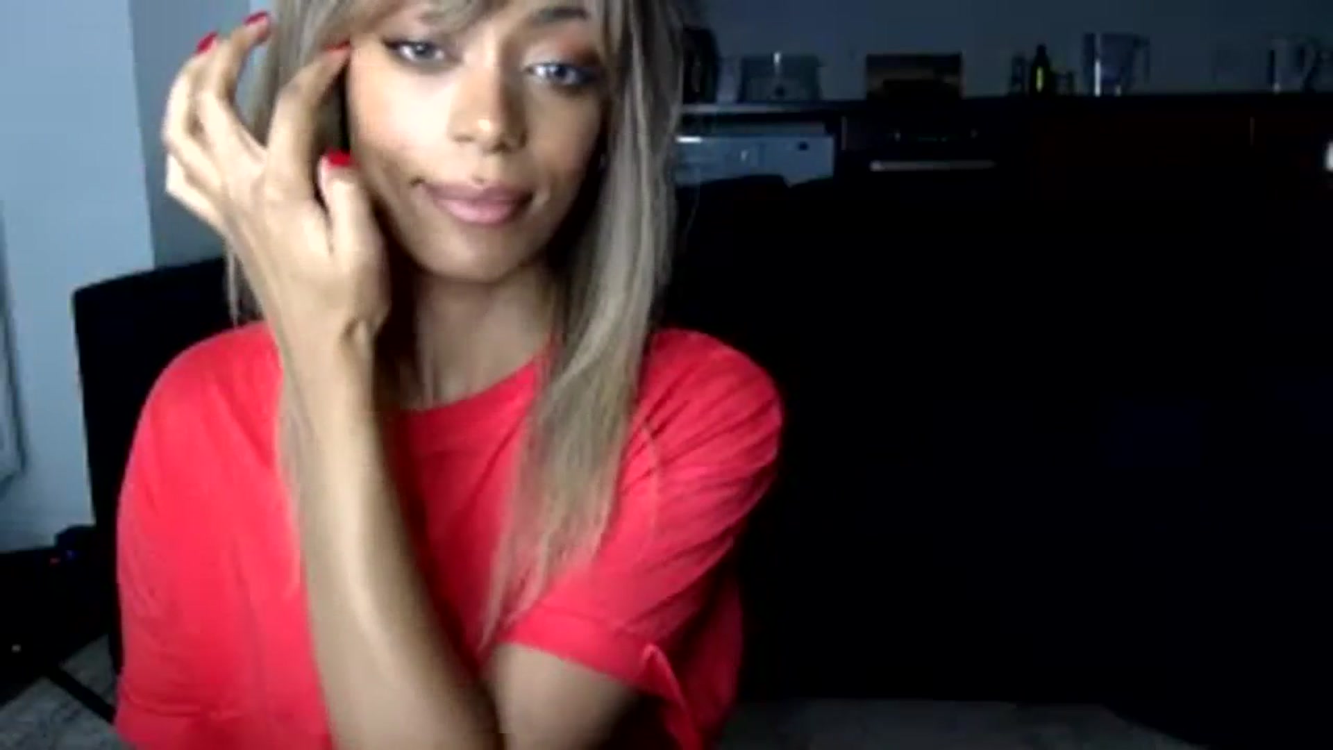 Gallery image thumbnail from MissLuna22's myfreecams stream on, 12/27/2023, 18:16 image 16 of 20