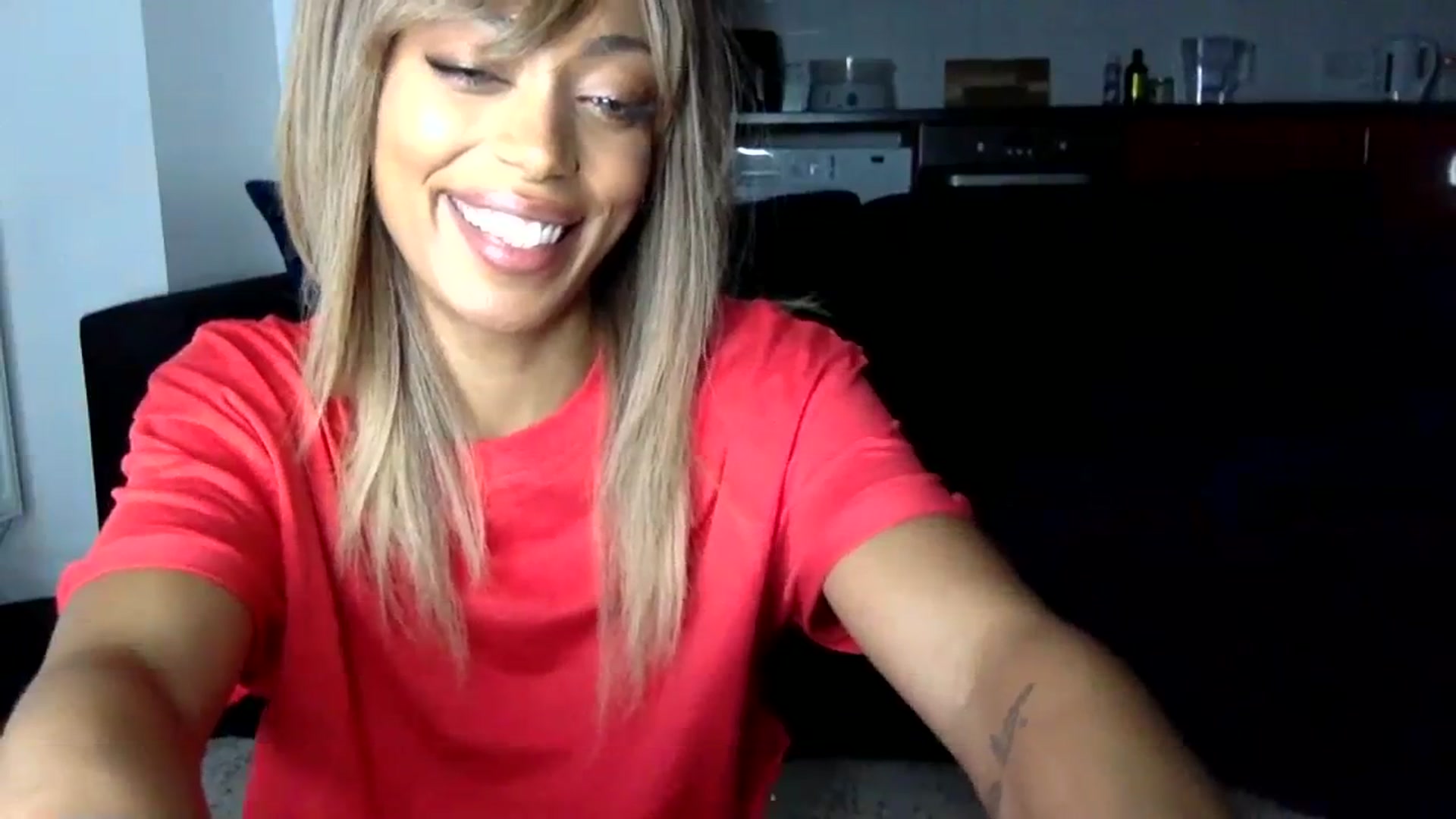 Gallery image thumbnail from MissLuna22's myfreecams stream on, 12/27/2023, 18:16 image 14 of 20