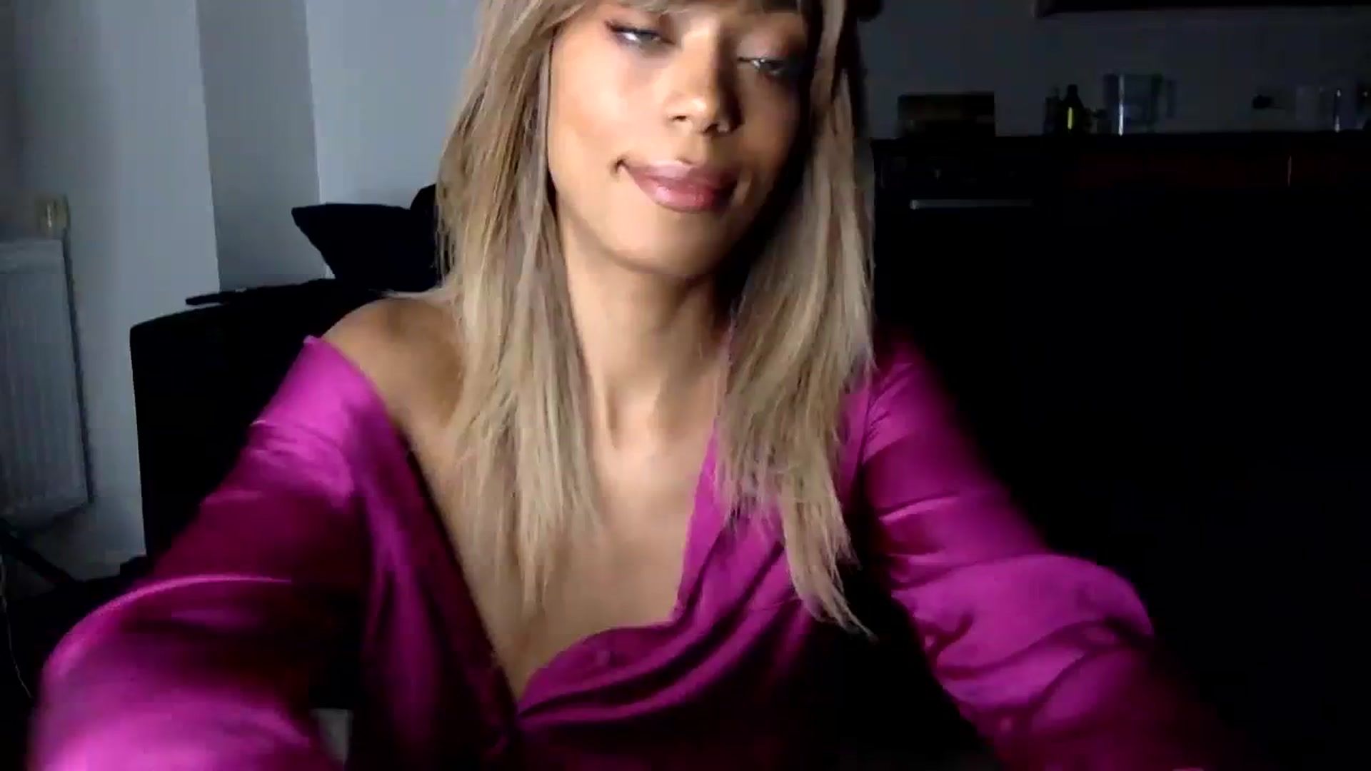 Gallery image thumbnail from MissLuna22's myfreecams stream on, 01/07/2024, 17:15 image 11 of 20