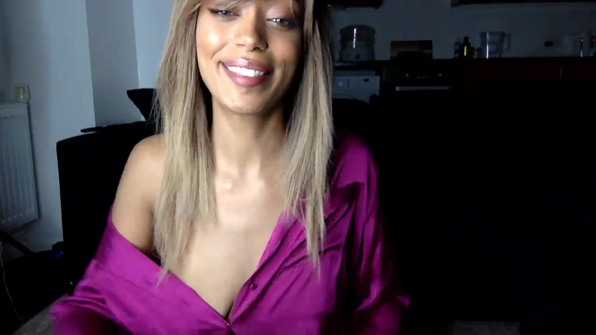 Gallery image thumbnail from MissLuna22's myfreecams stream on, 01/07/2024, 17:15 image 15 of 20
