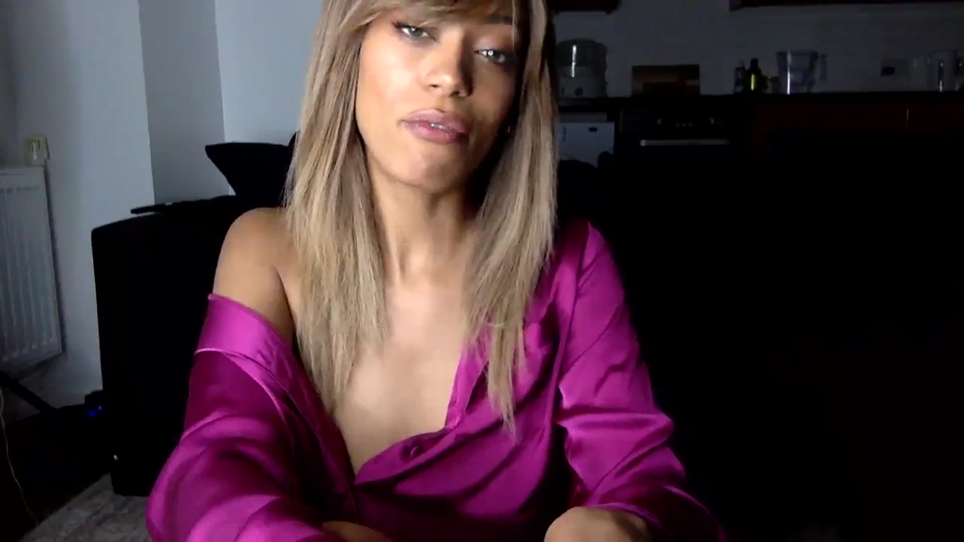 Gallery image thumbnail from MissLuna22's myfreecams stream on, 01/07/2024, 17:15 image 16 of 20
