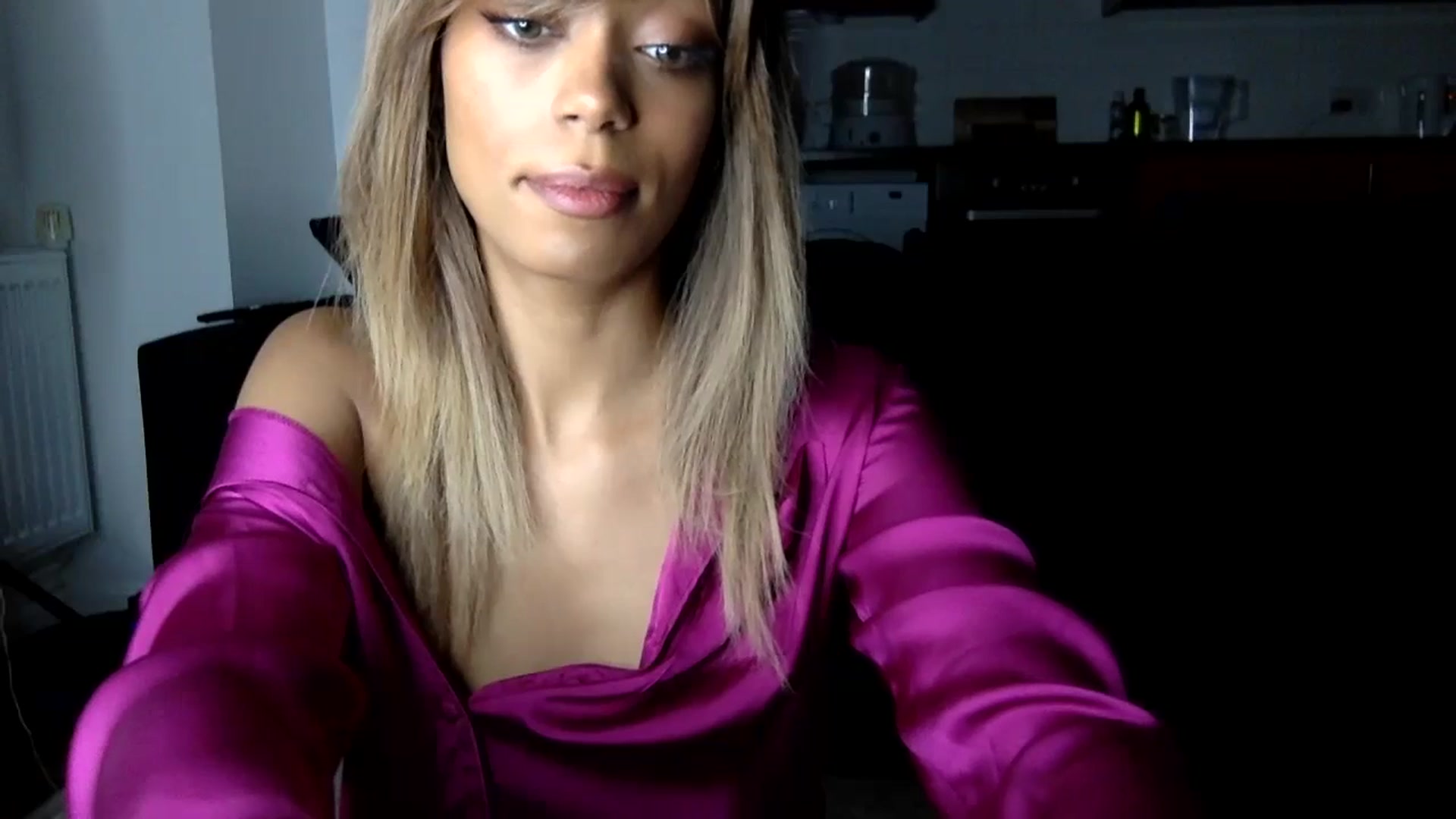 Gallery image thumbnail from MissLuna22's myfreecams stream on, 01/07/2024, 17:15 image 13 of 20