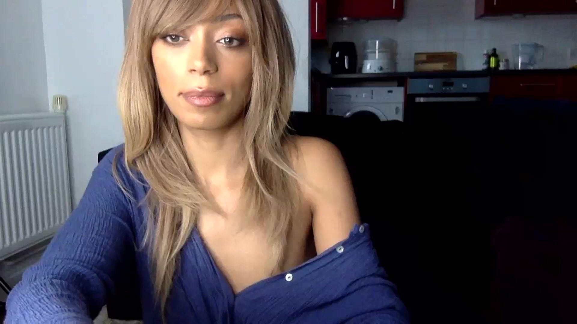 Gallery image thumbnail from MissLuna22's myfreecams stream on, 02/07/2024, 14:00 image 13 of 20