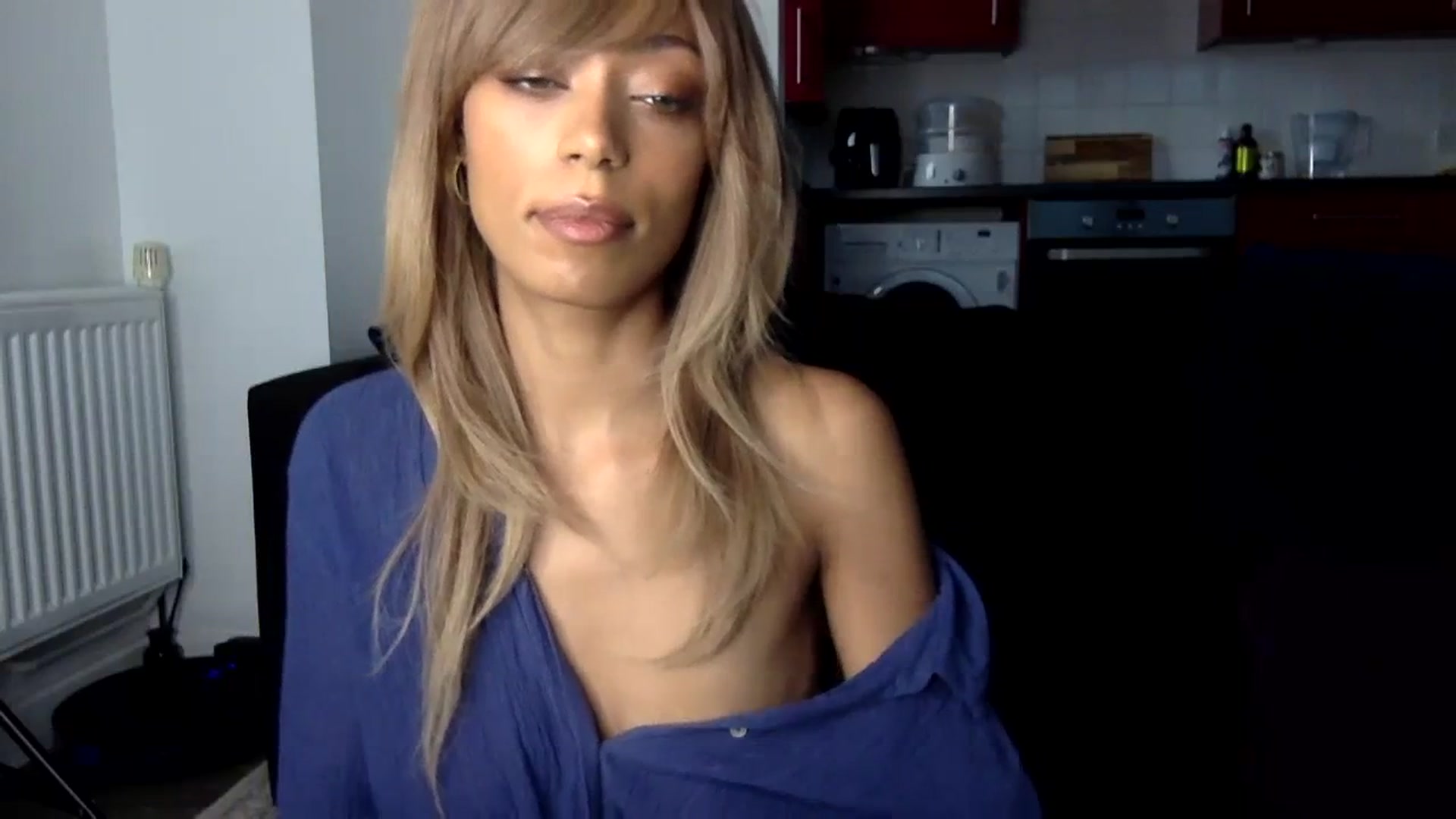 Gallery image thumbnail from MissLuna22's myfreecams stream on, 02/07/2024, 14:00 image 17 of 20