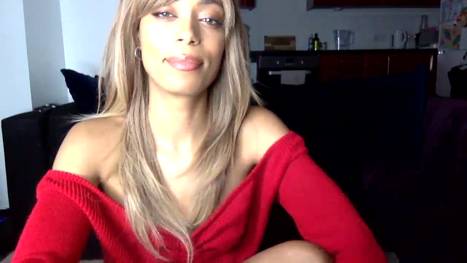 Gallery image thumbnail from MissLuna22's myfreecams stream on, 02/17/2024, 19:20 image 19 of 20