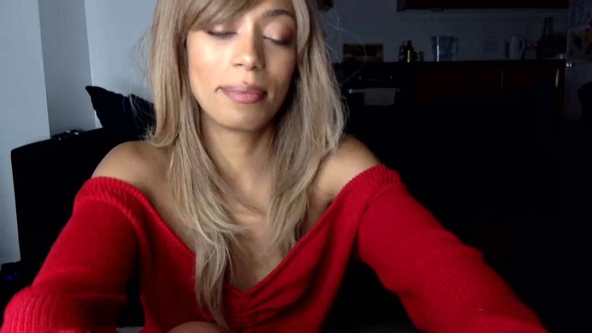 Gallery image thumbnail from MissLuna22's myfreecams stream on, 02/17/2024, 19:20 image 7 of 20