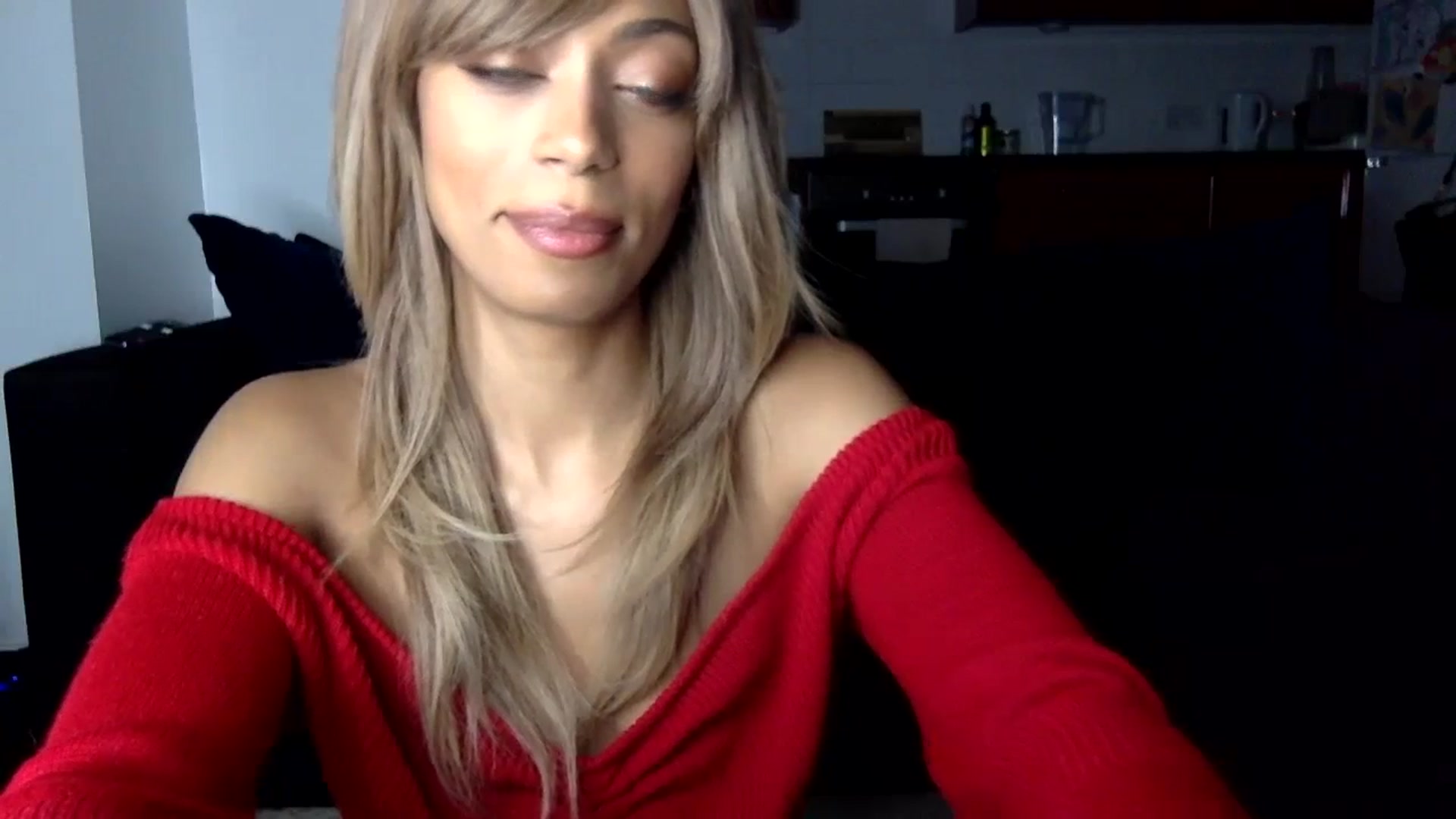 Gallery image thumbnail from MissLuna22's myfreecams stream on, 02/17/2024, 19:20 image 17 of 20