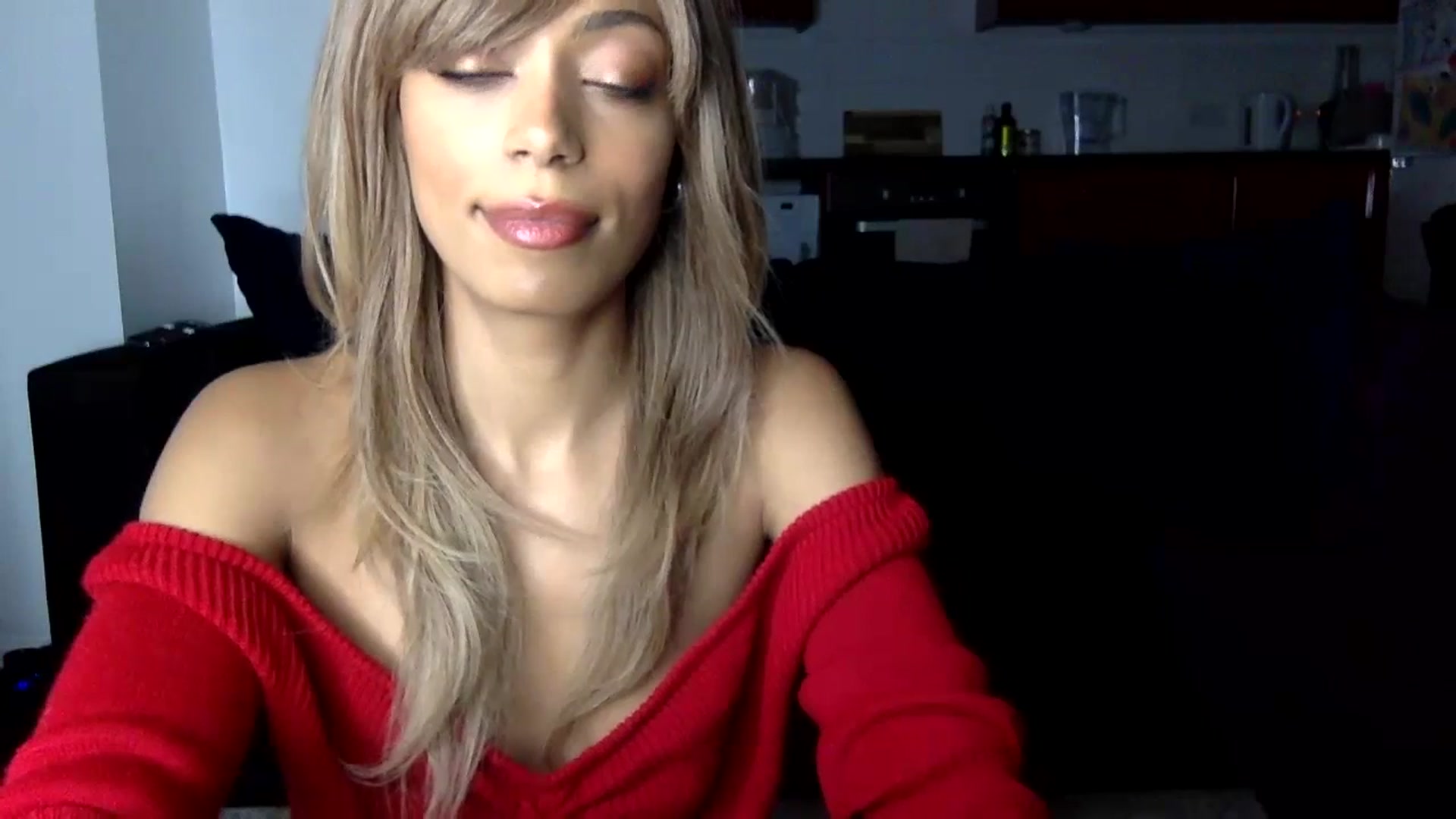 Gallery image thumbnail from MissLuna22's myfreecams stream on, 02/17/2024, 19:20 image 10 of 20