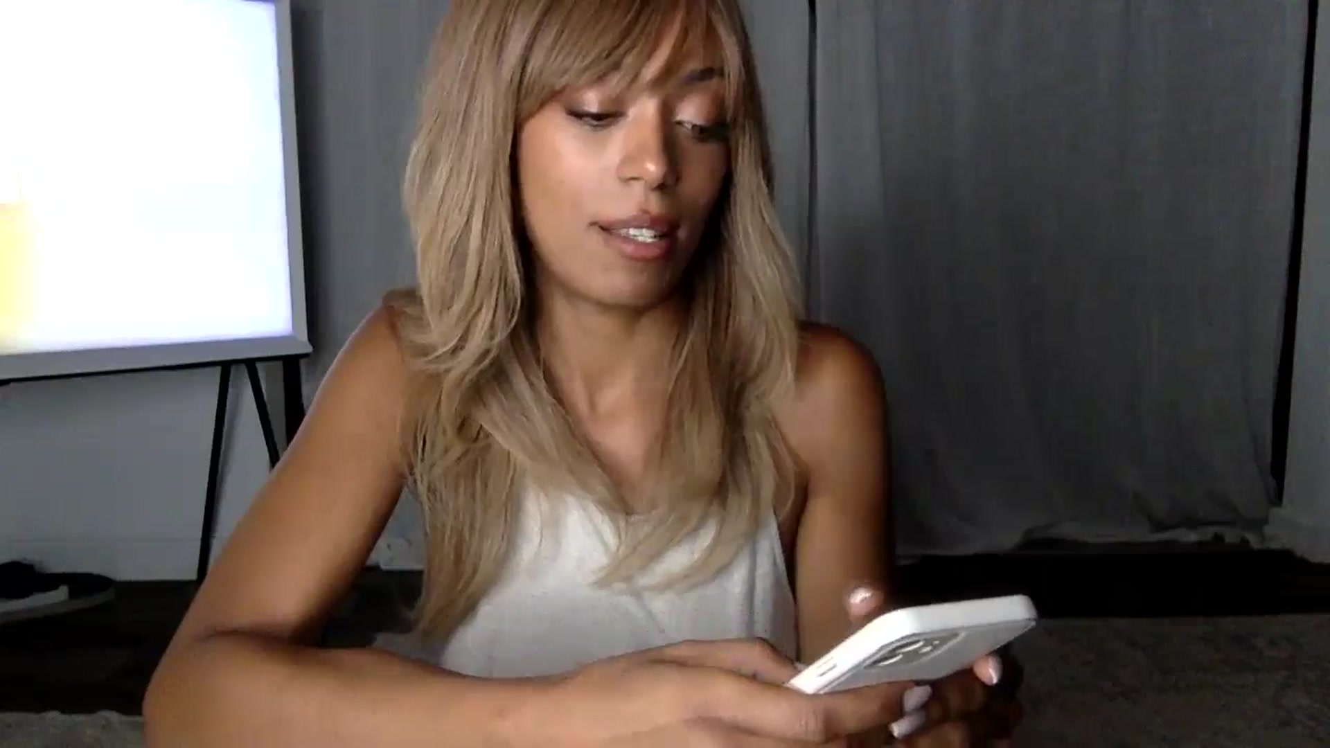 Gallery image thumbnail from MissLuna222's myfreecams stream on, 09/15/2024, 18:42 image 8 of 20