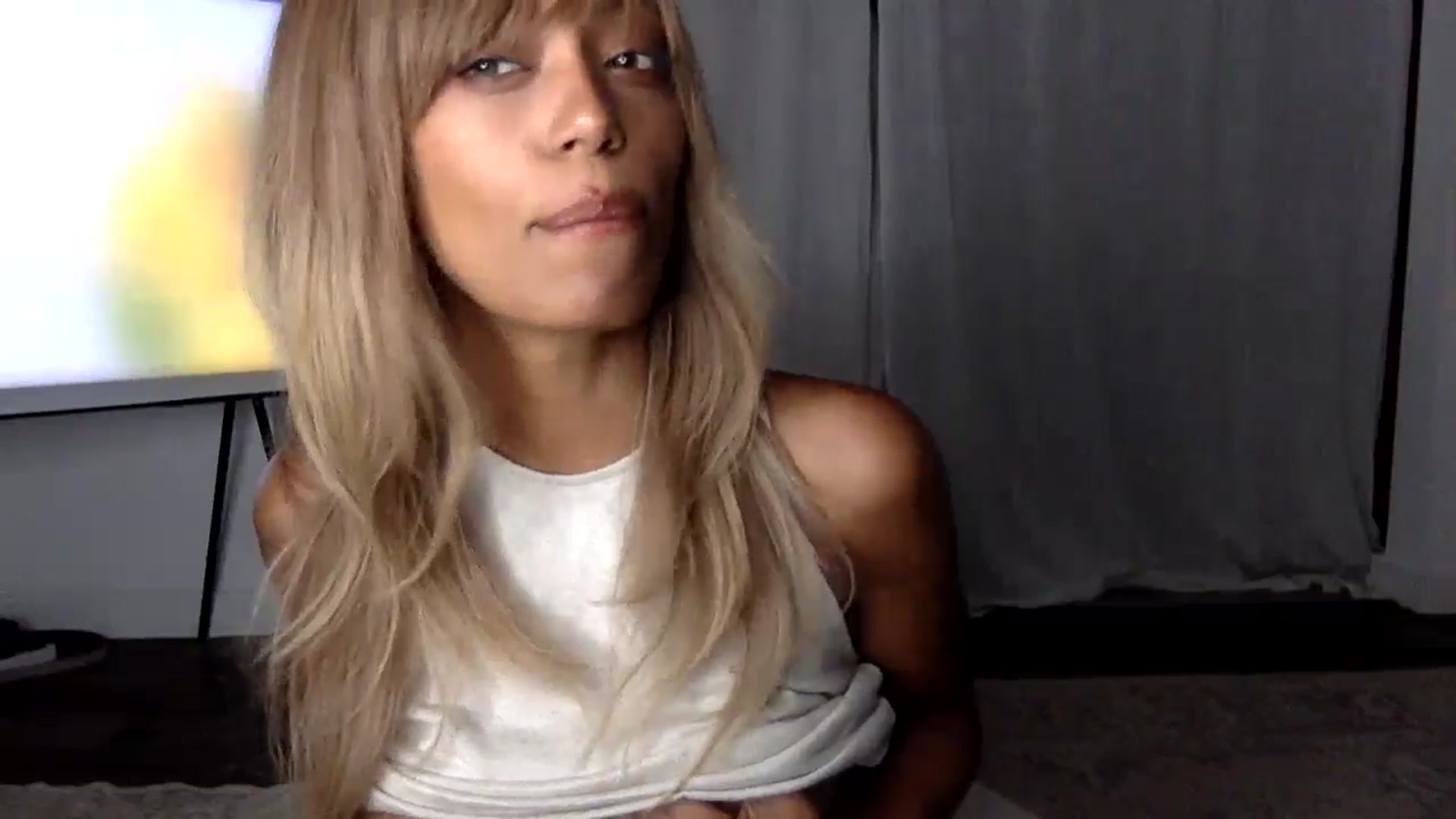 Gallery image thumbnail from MissLuna222's myfreecams stream on, 09/15/2024, 18:42 image 4 of 20