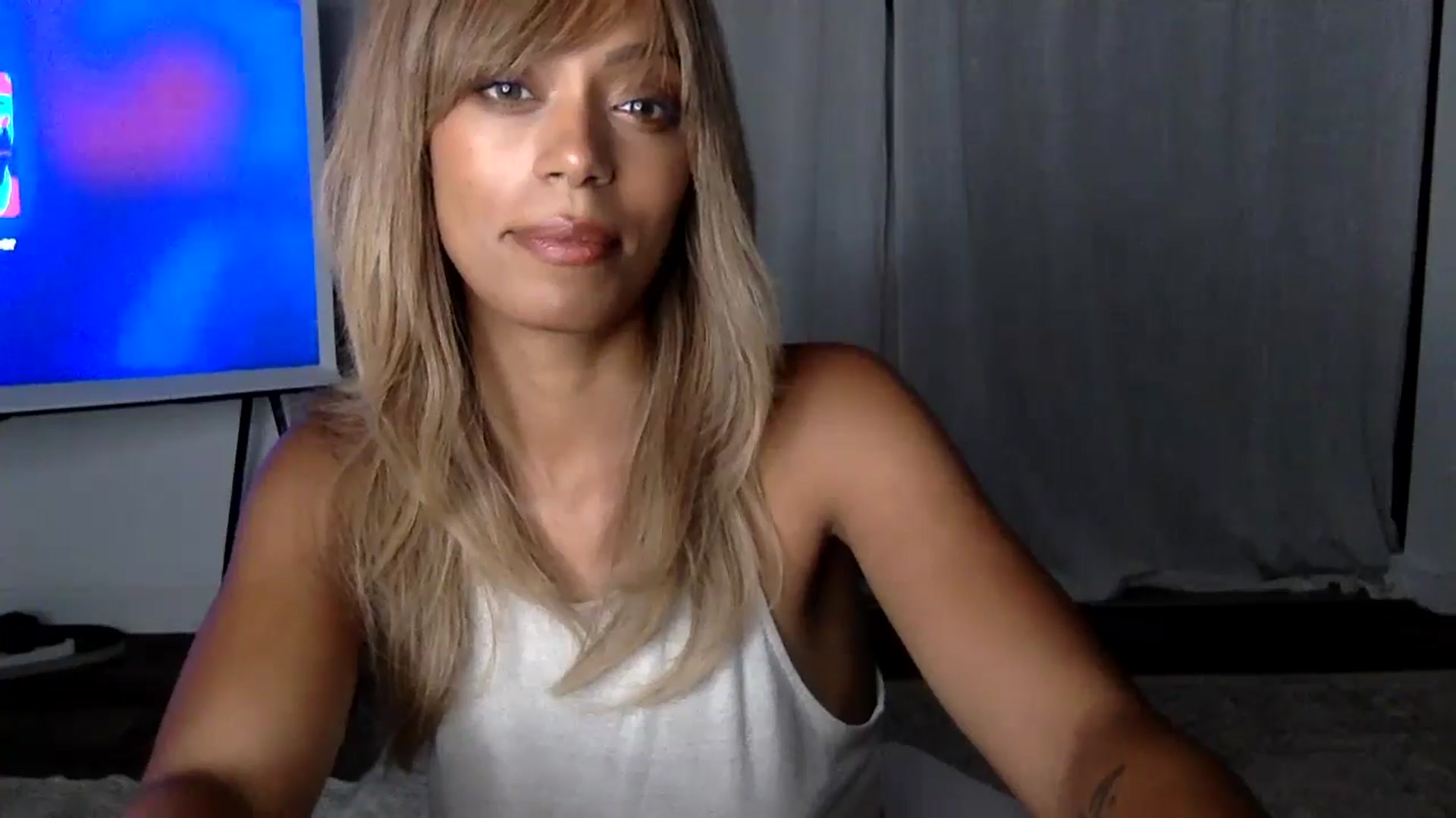 Gallery image thumbnail from MissLuna222's myfreecams stream on, 09/15/2024, 18:42 image 16 of 20