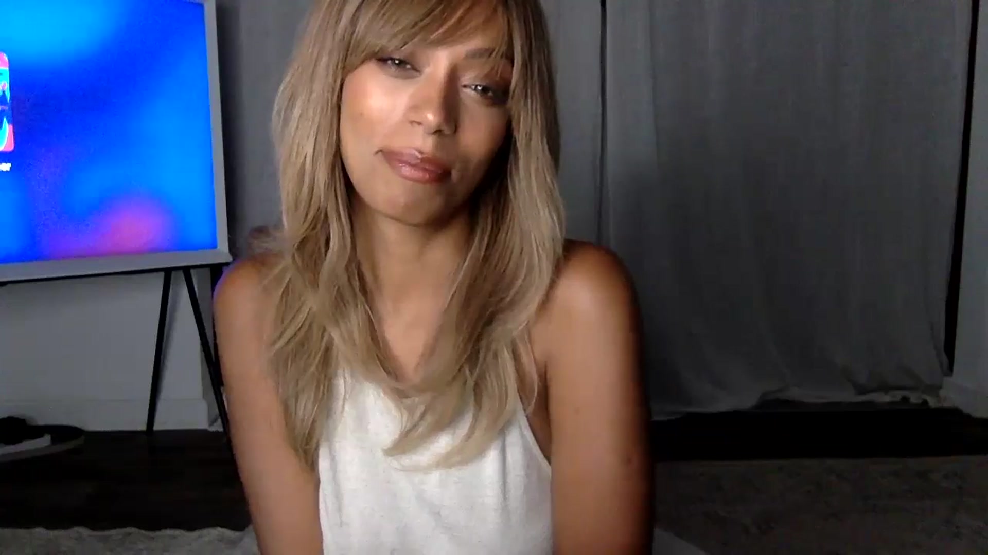 Gallery image thumbnail from MissLuna222's myfreecams stream on, 09/15/2024, 18:42 image 15 of 20