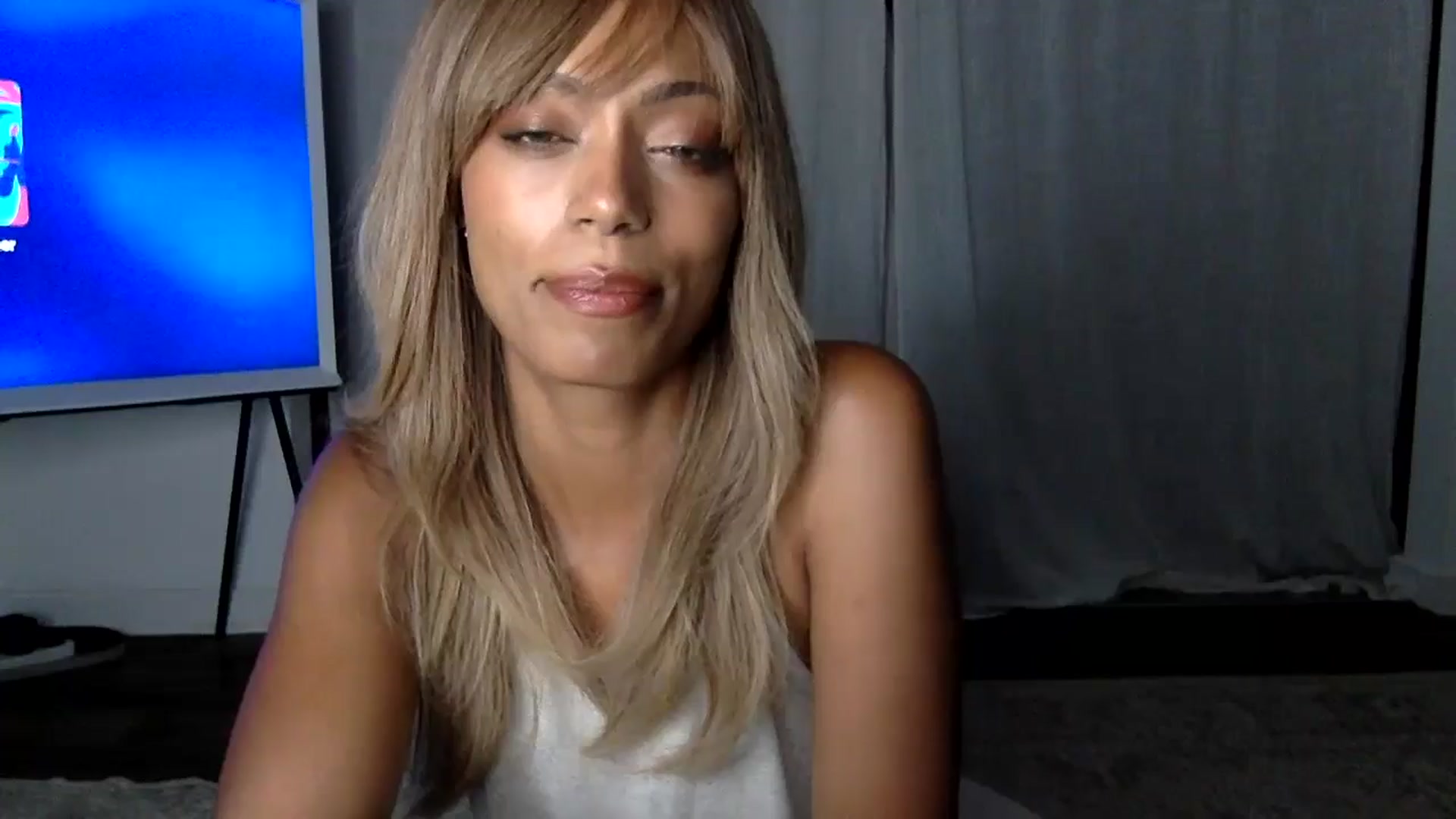Gallery image thumbnail from MissLuna222's myfreecams stream on, 09/15/2024, 18:42 image 12 of 20
