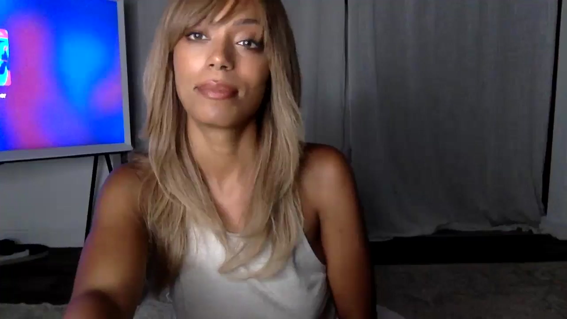 Gallery image thumbnail from MissLuna222's myfreecams stream on, 09/15/2024, 18:42 image 11 of 20