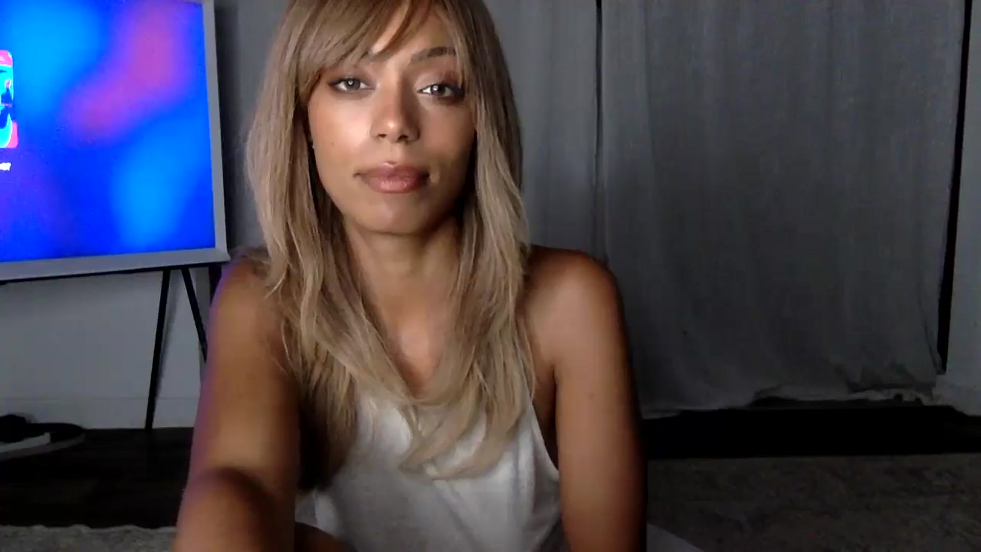 Gallery image thumbnail from MissLuna222's myfreecams stream on, 09/15/2024, 18:42 image 10 of 20