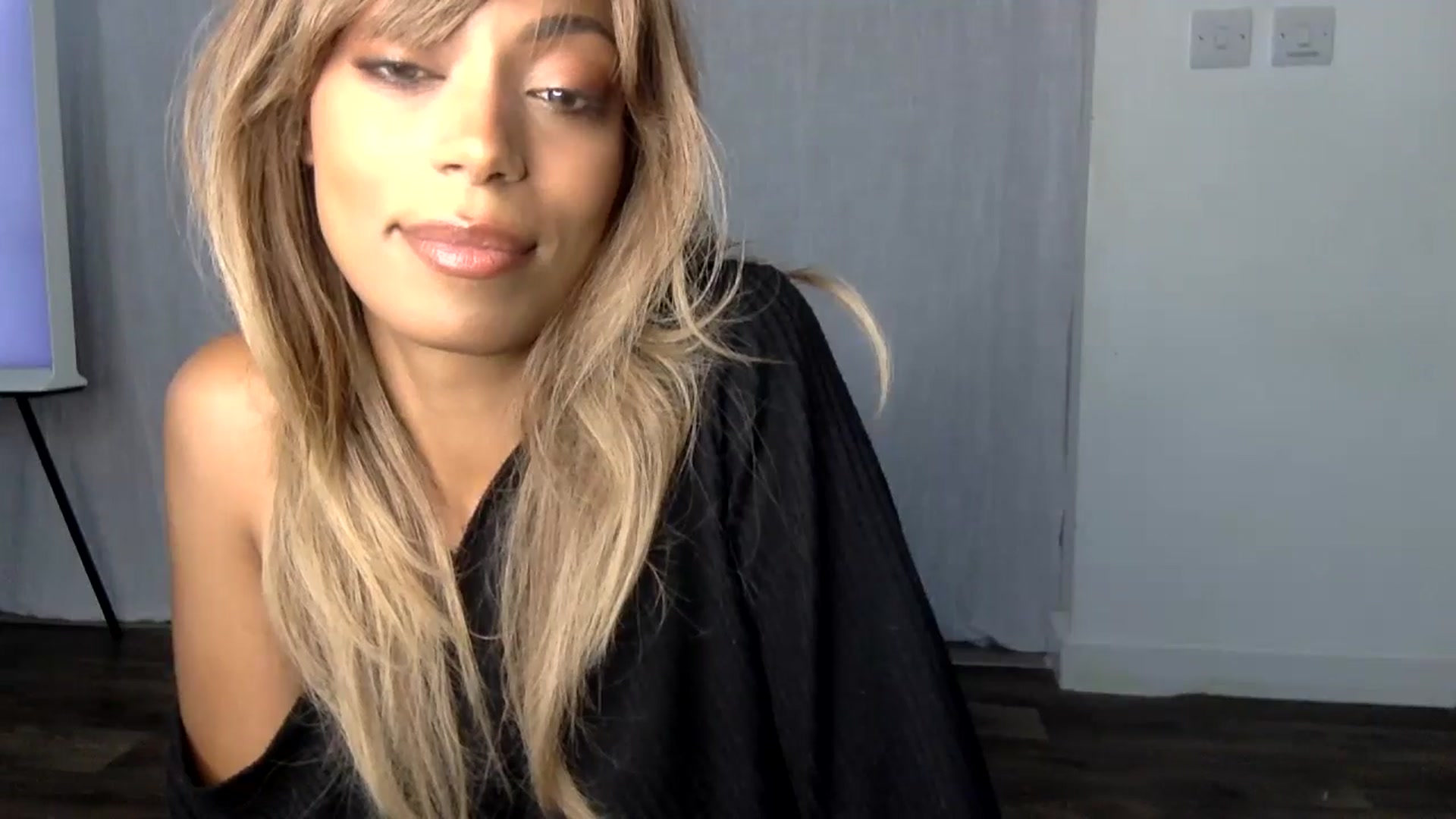 Gallery image thumbnail from MissLuna222's myfreecams stream on, 12/12/2024, 13:23 image 13 of 20