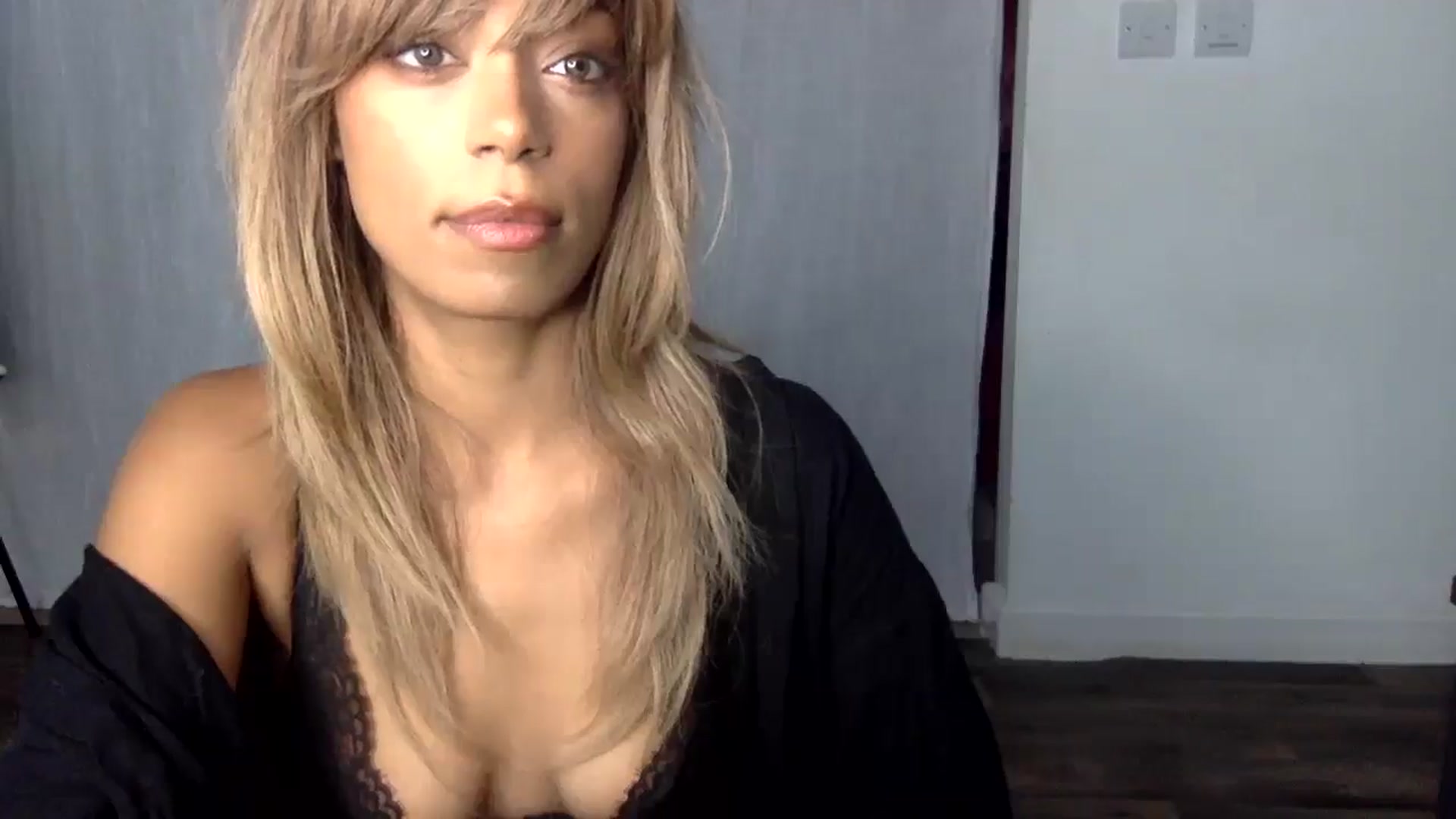 Gallery image thumbnail from MissLuna222's myfreecams stream on, 12/17/2024, 12:45 image 17 of 20