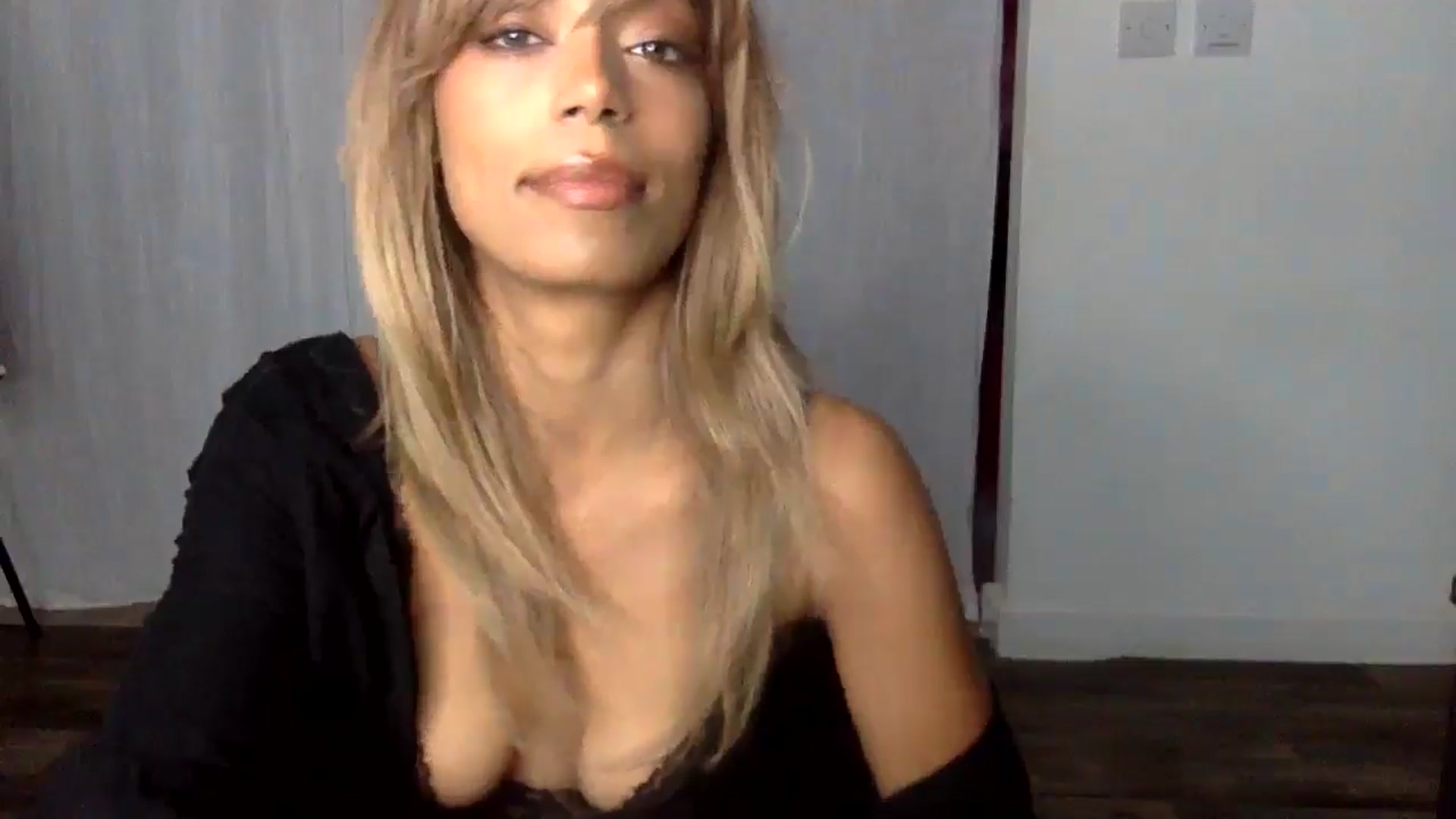 Gallery image thumbnail from MissLuna222's myfreecams stream on, 12/17/2024, 12:45 image 11 of 20