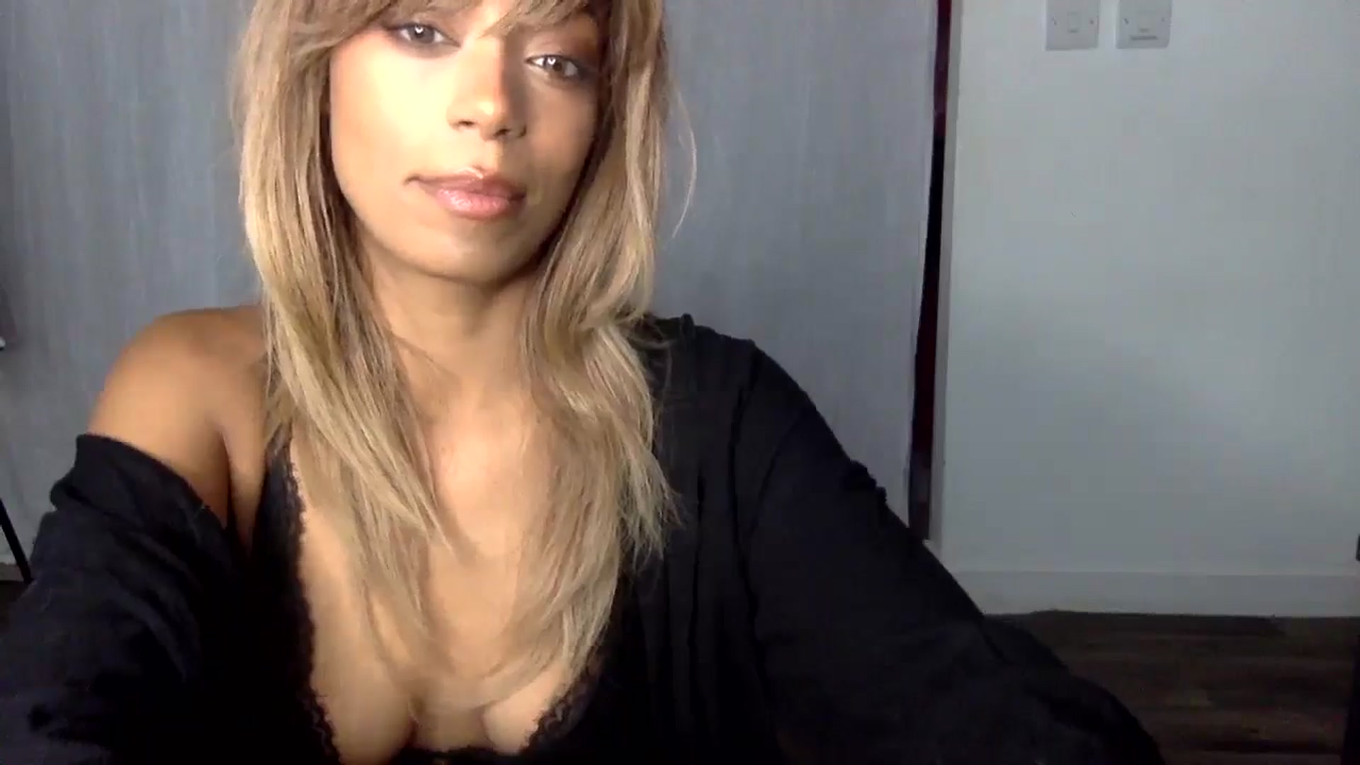 Gallery image thumbnail from MissLuna222's myfreecams stream on, 12/17/2024, 12:45 image 16 of 20