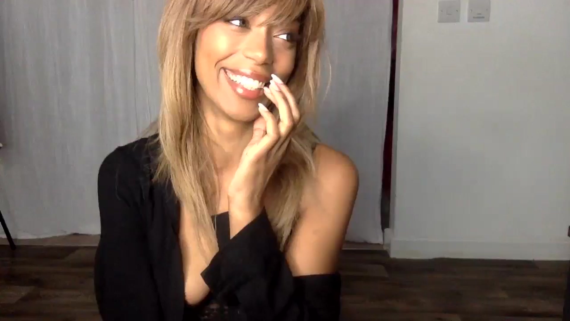 Gallery image thumbnail from MissLuna222's myfreecams stream on, 12/17/2024, 12:45 image 5 of 20