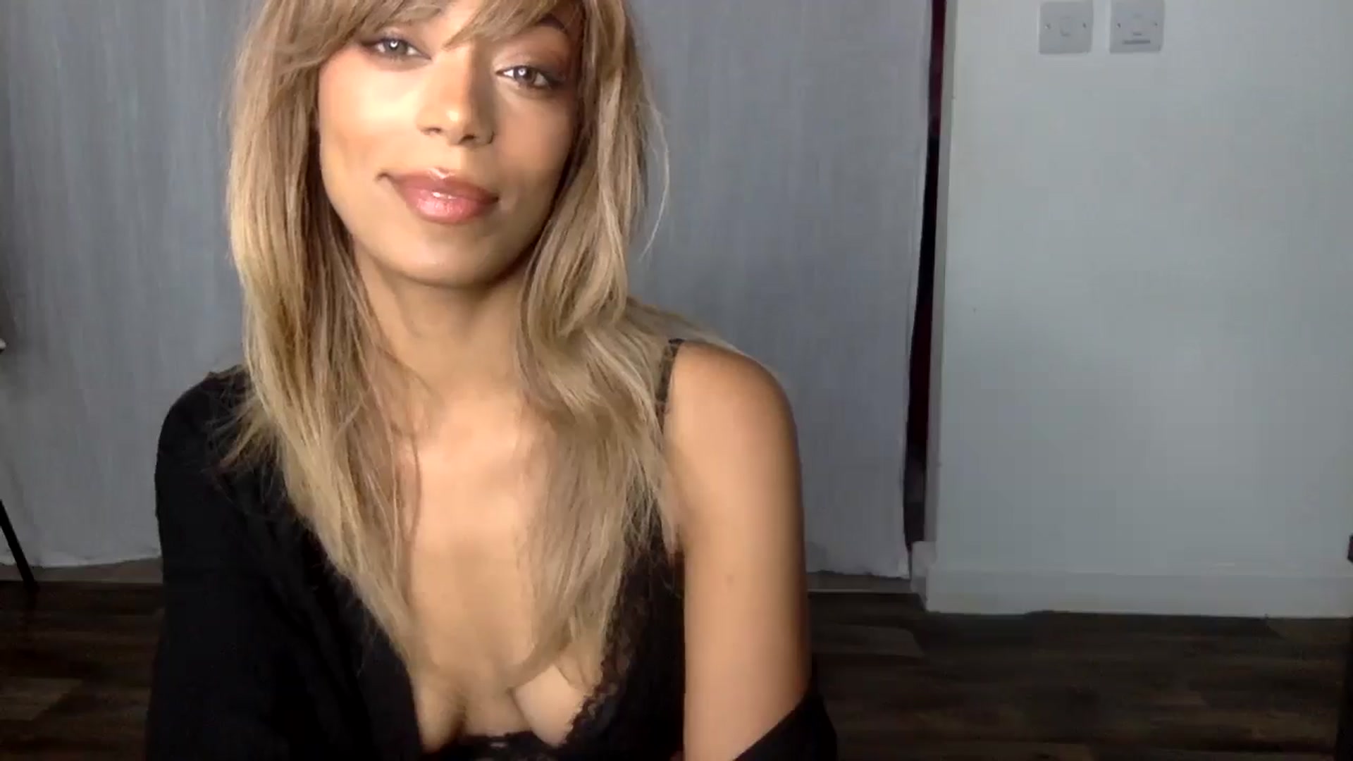 Gallery image thumbnail from MissLuna222's myfreecams stream on, 12/17/2024, 12:45 image 4 of 20