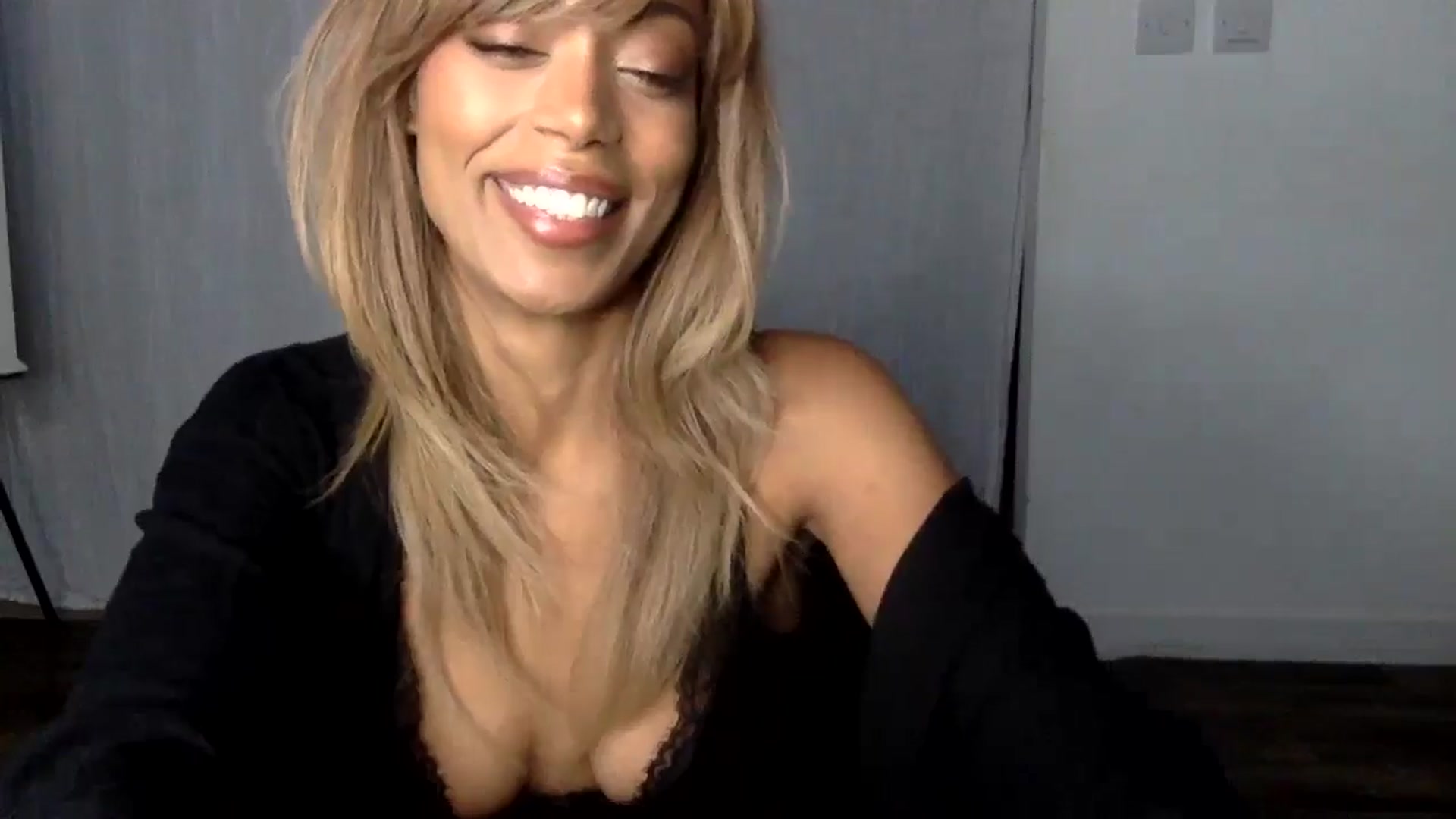Gallery image thumbnail from MissLuna222's myfreecams stream on, 12/17/2024, 14:06 image 10 of 20