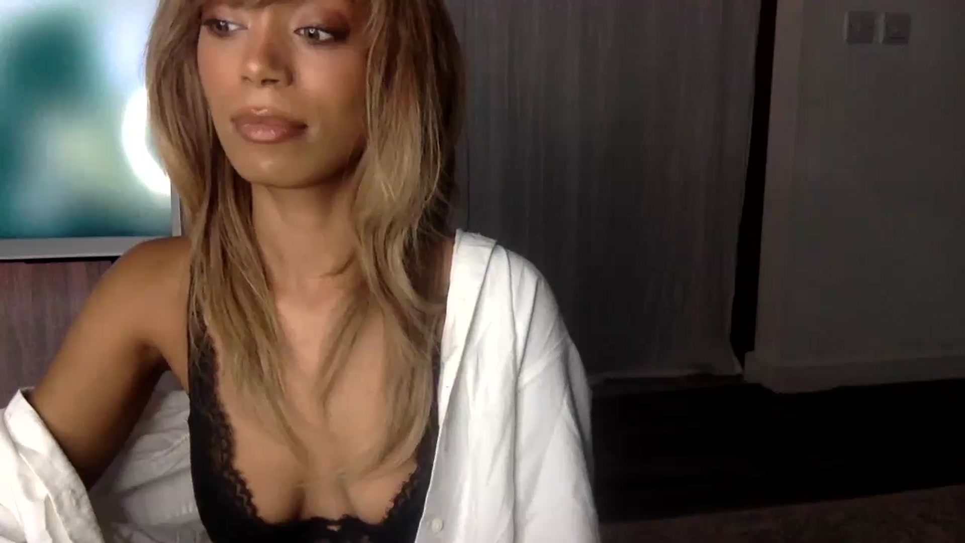 Gallery image thumbnail from MissLuna222's myfreecams stream on, 12/26/2024, 18:54 image 9 of 20
