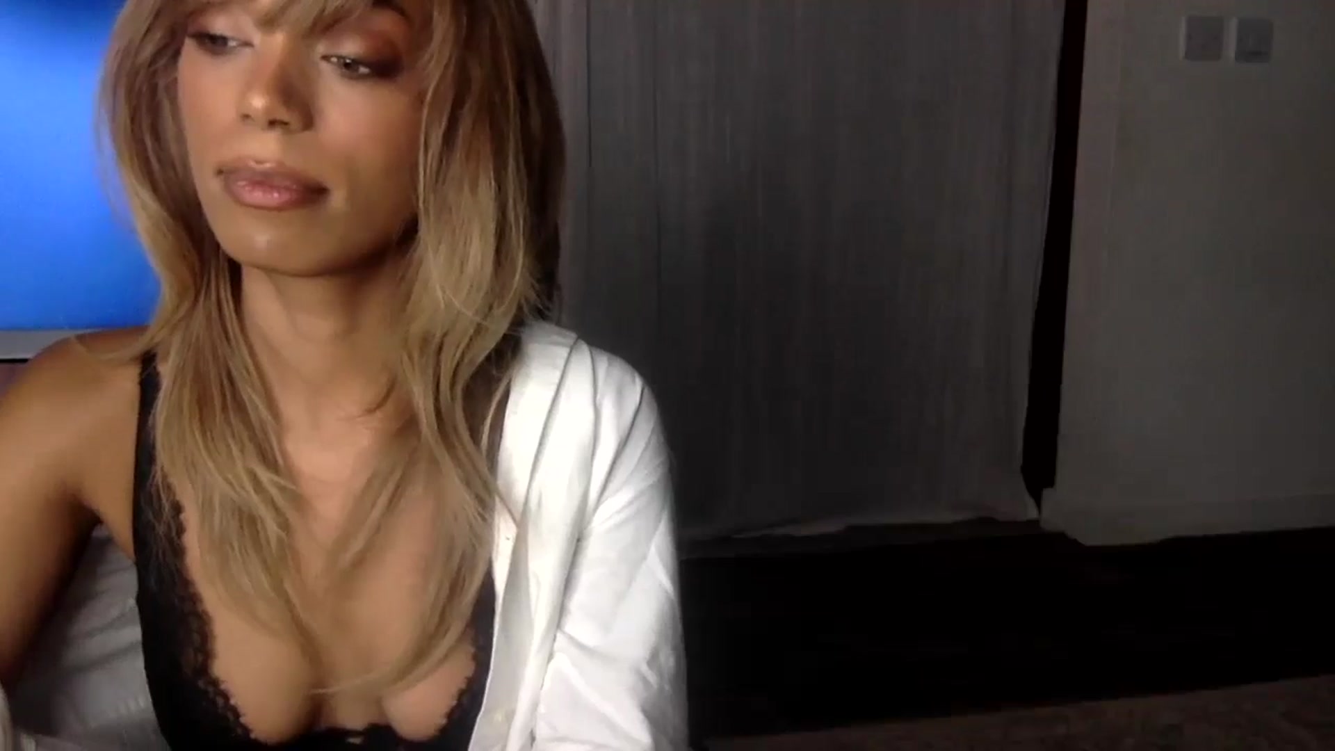 Gallery image thumbnail from MissLuna222's myfreecams stream on, 12/26/2024, 18:54 image 16 of 20