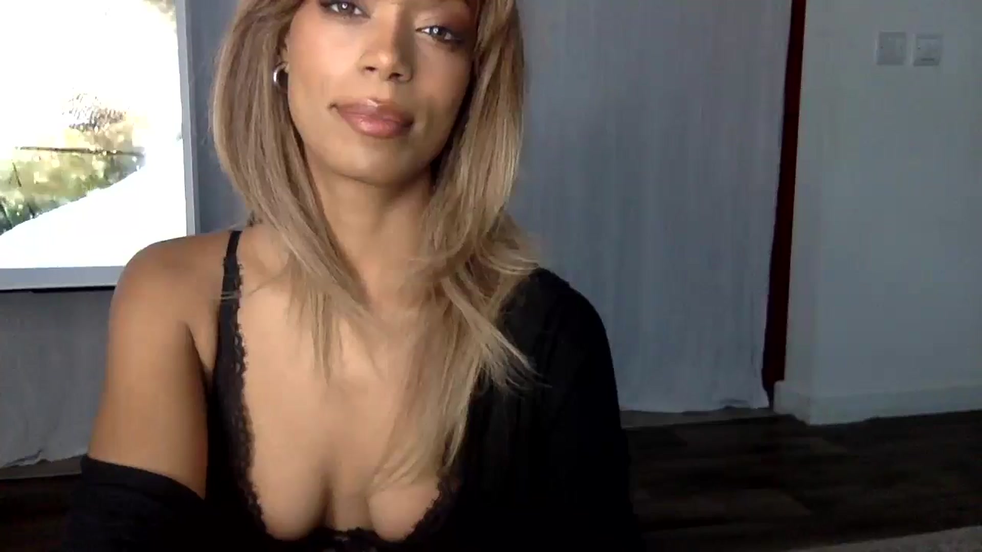 Gallery image thumbnail from MissLuna222's myfreecams stream on, 12/27/2024, 14:01 image 3 of 20