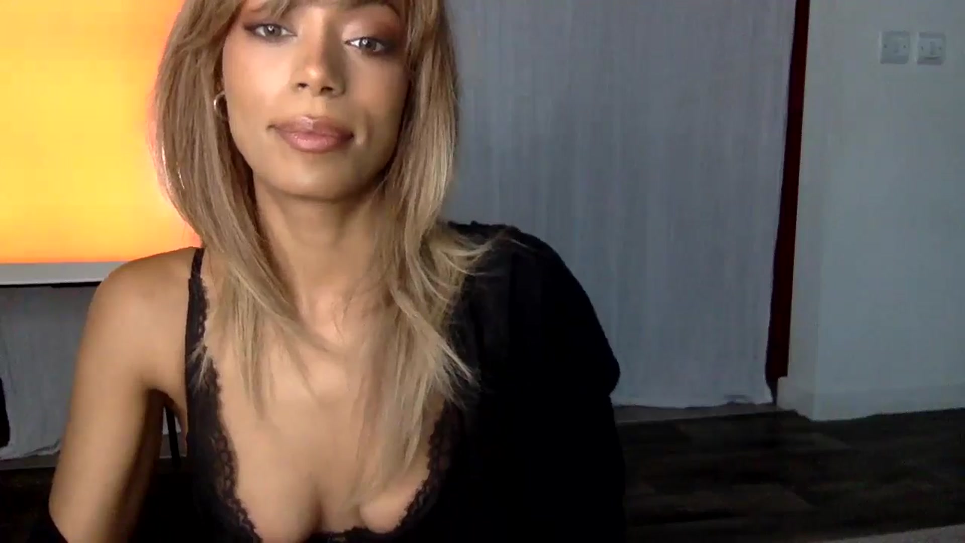 Gallery image thumbnail from MissLuna222's myfreecams stream on, 12/27/2024, 14:01 image 12 of 20